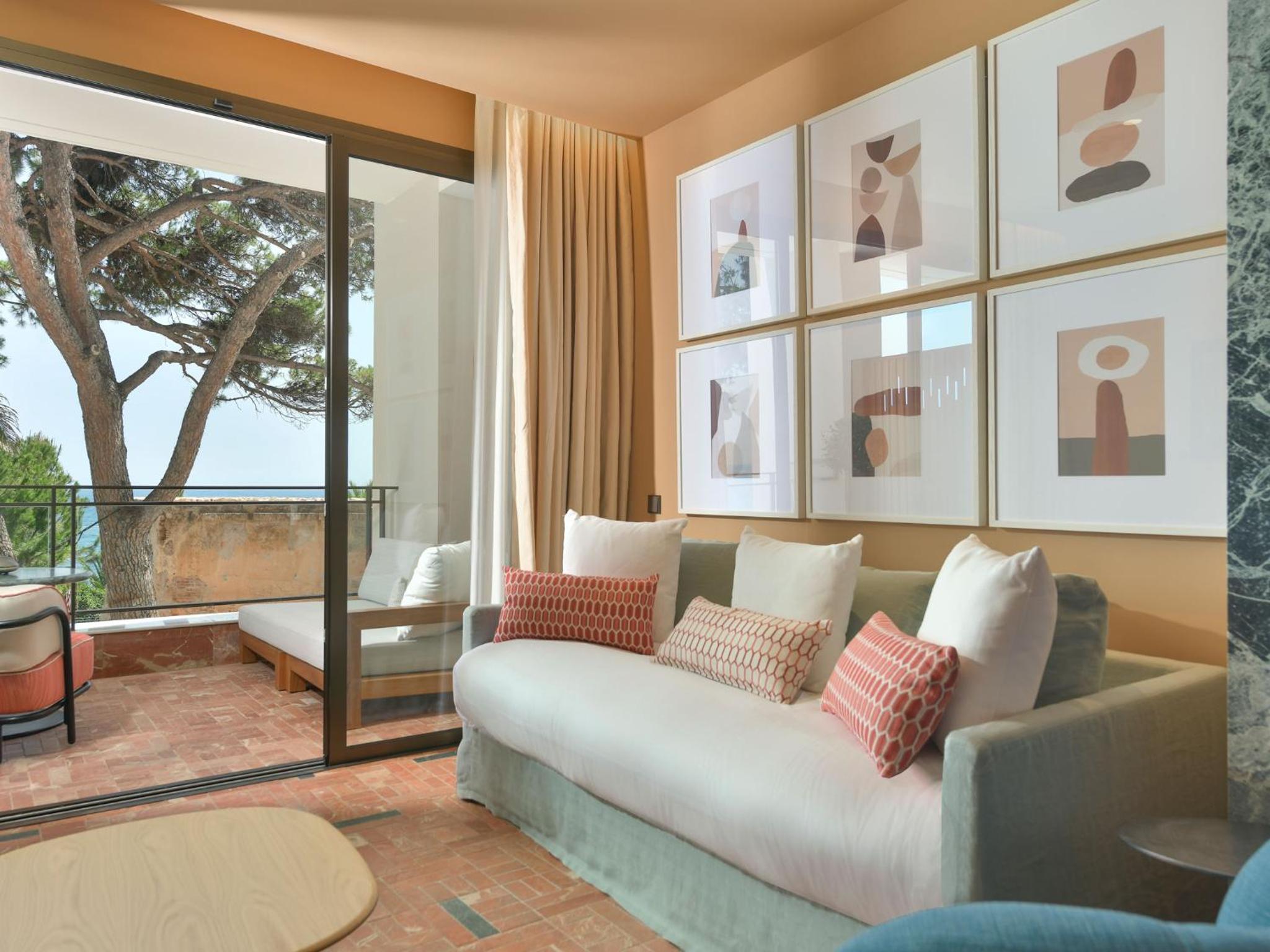 Double Room With Frontal Sea View And Livingroom