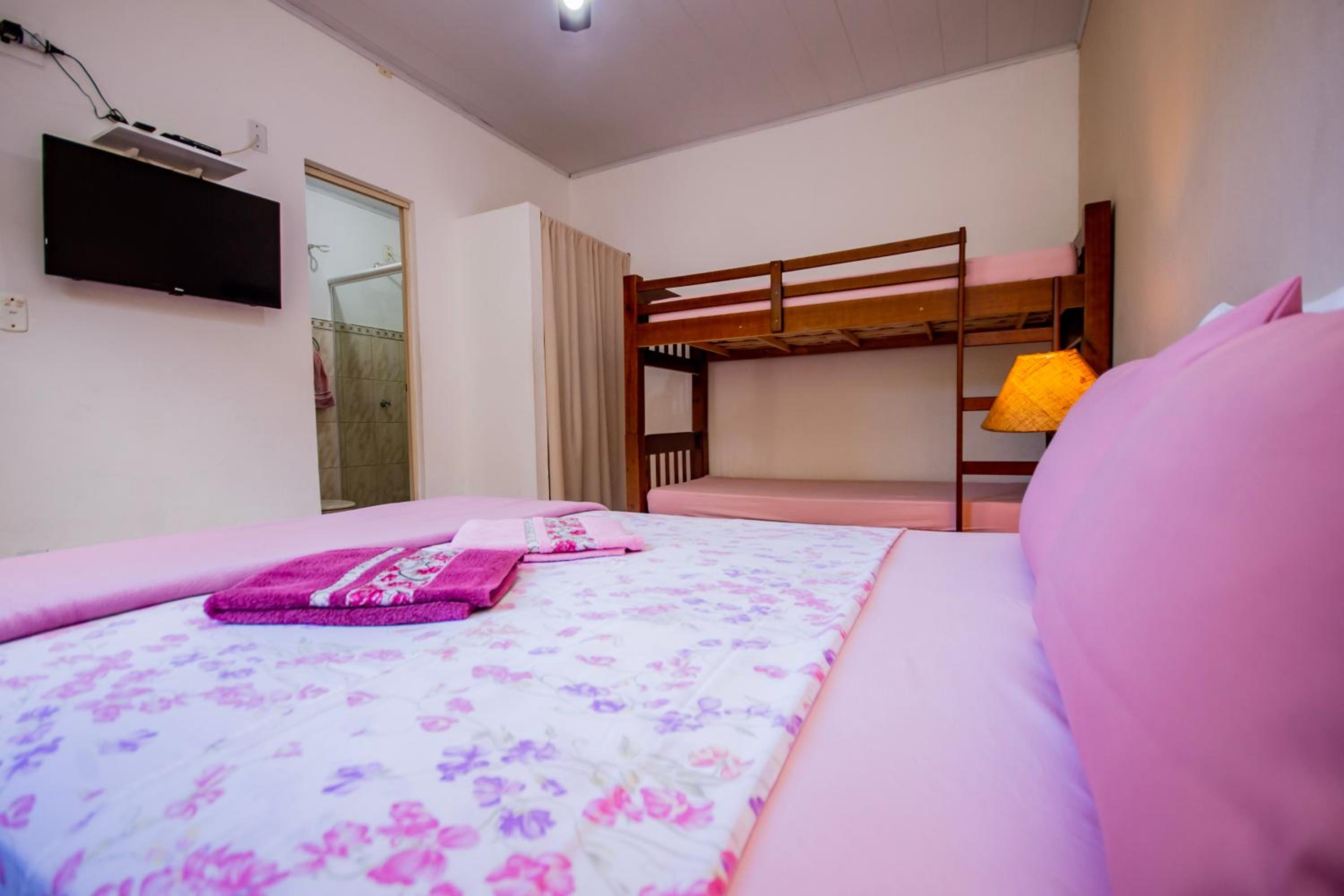 Economy Triple Room photo 2