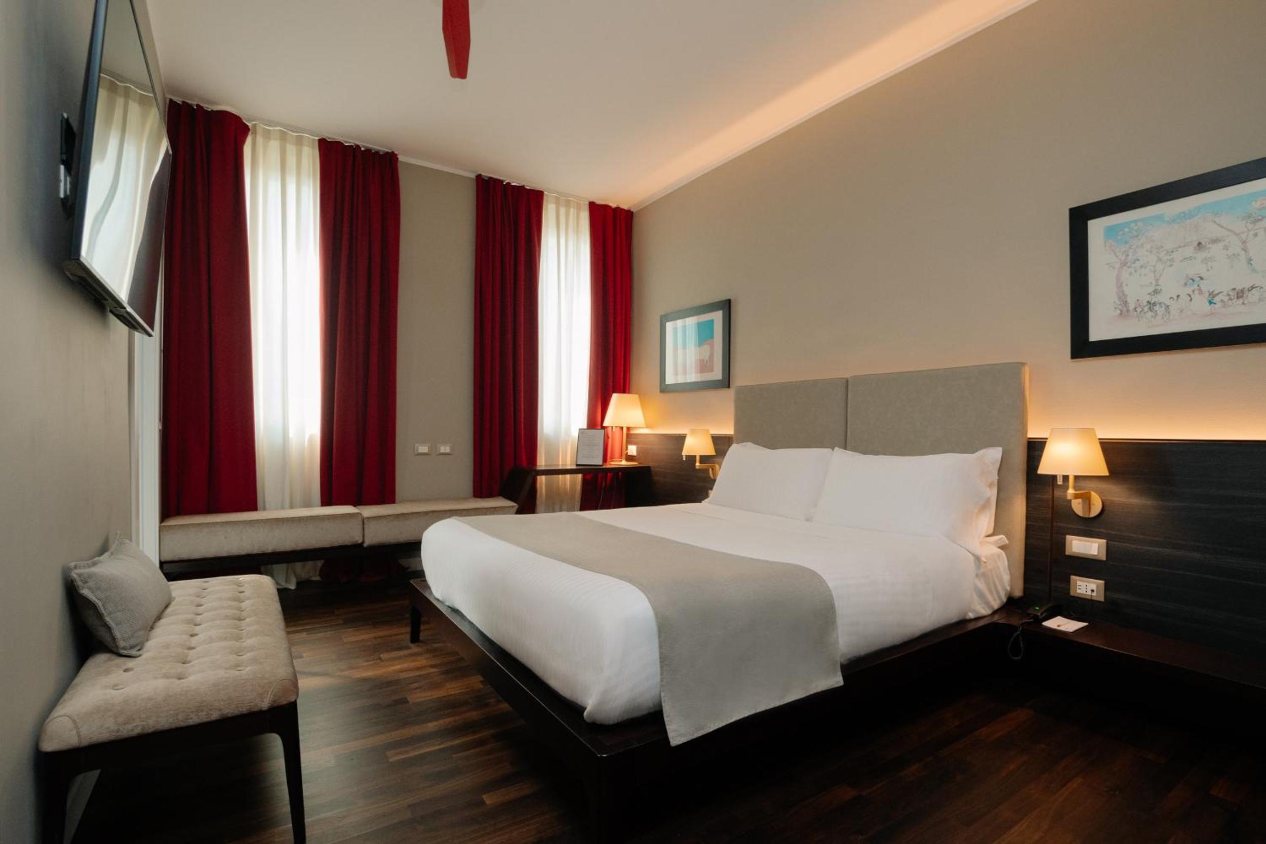 Deluxe Queen Room