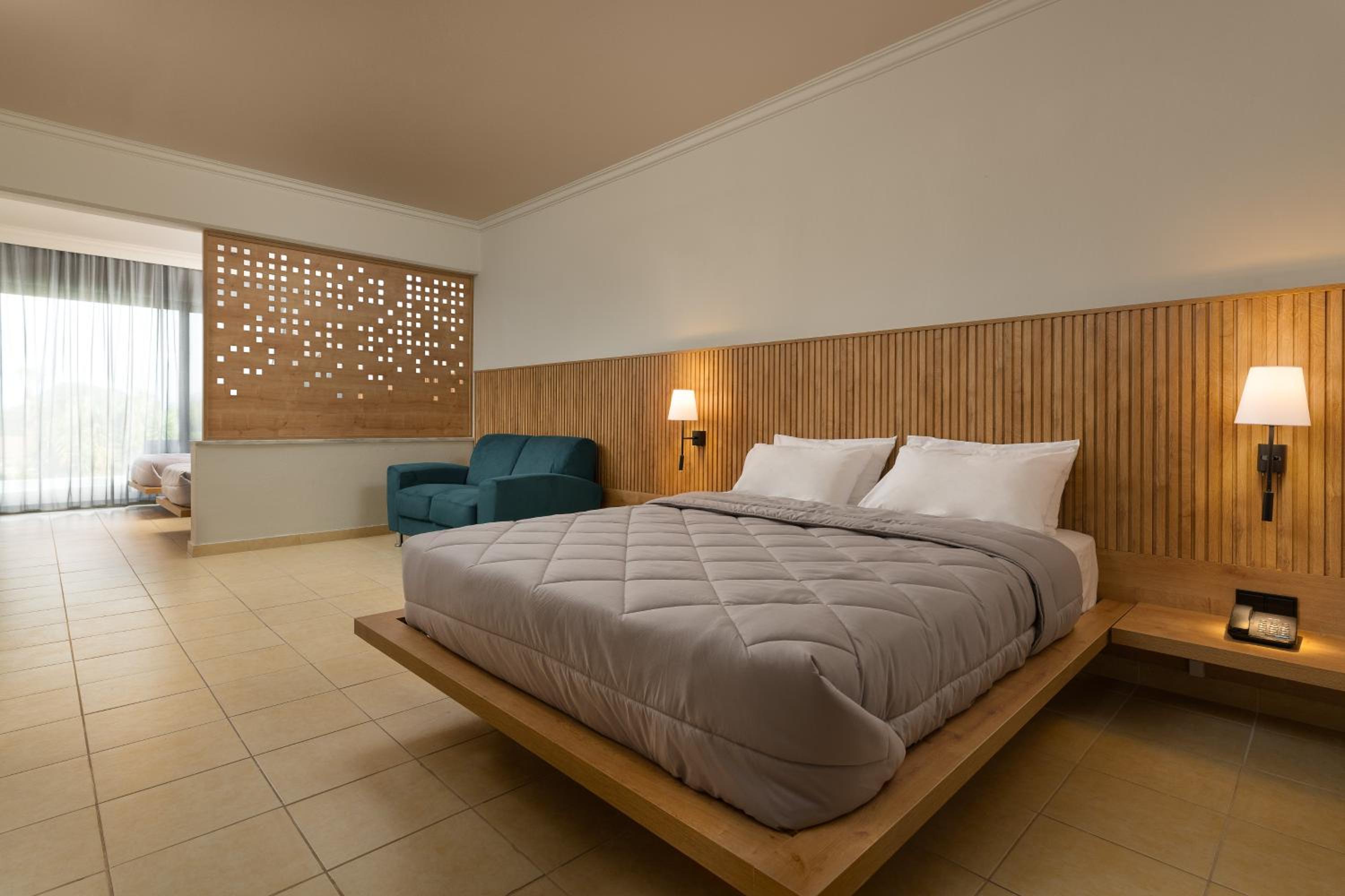 Deluxe Family Room with Sea View