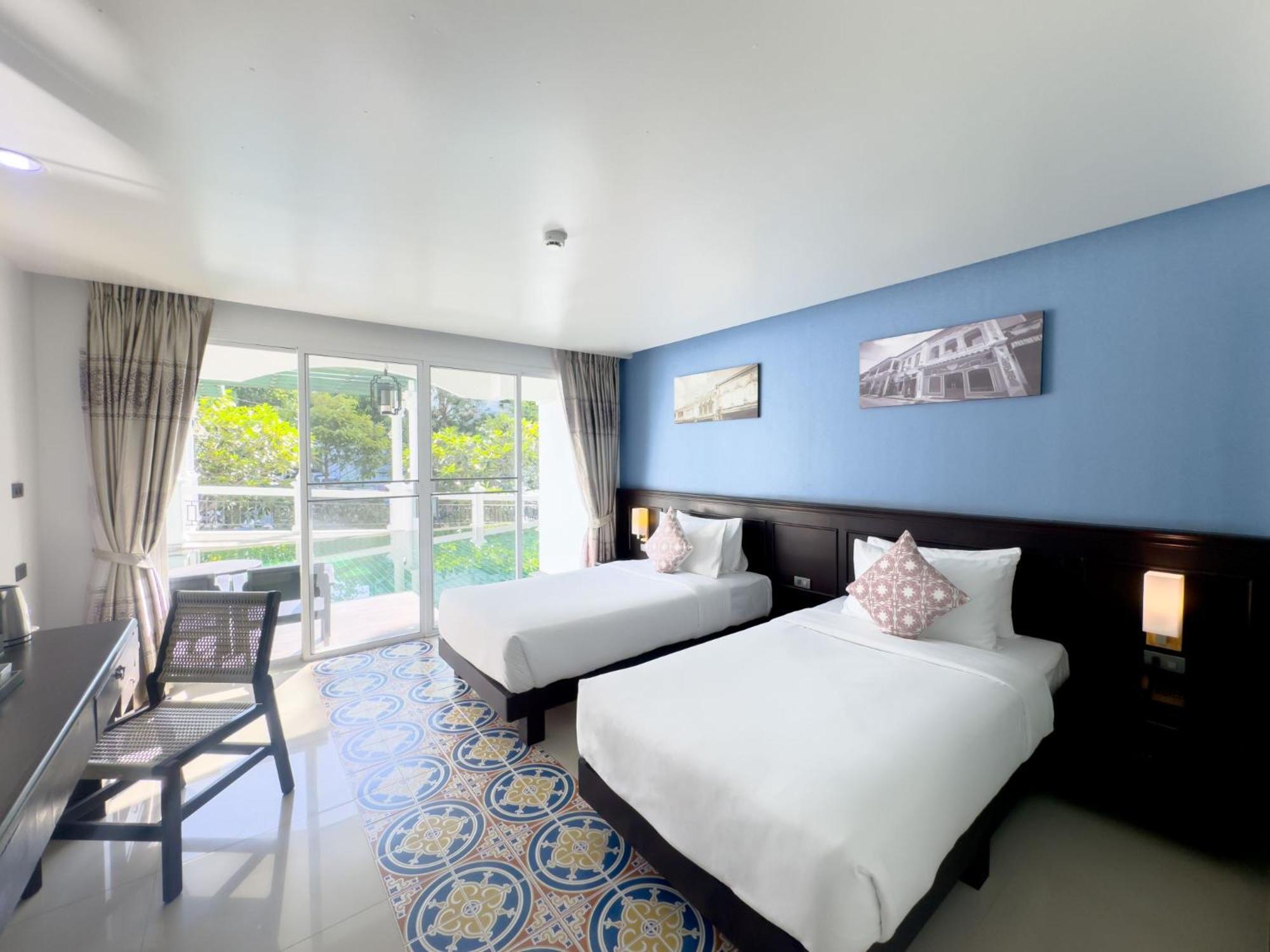 Pool Access Twin Room photo 1