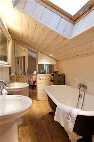 Suite - Photo 2