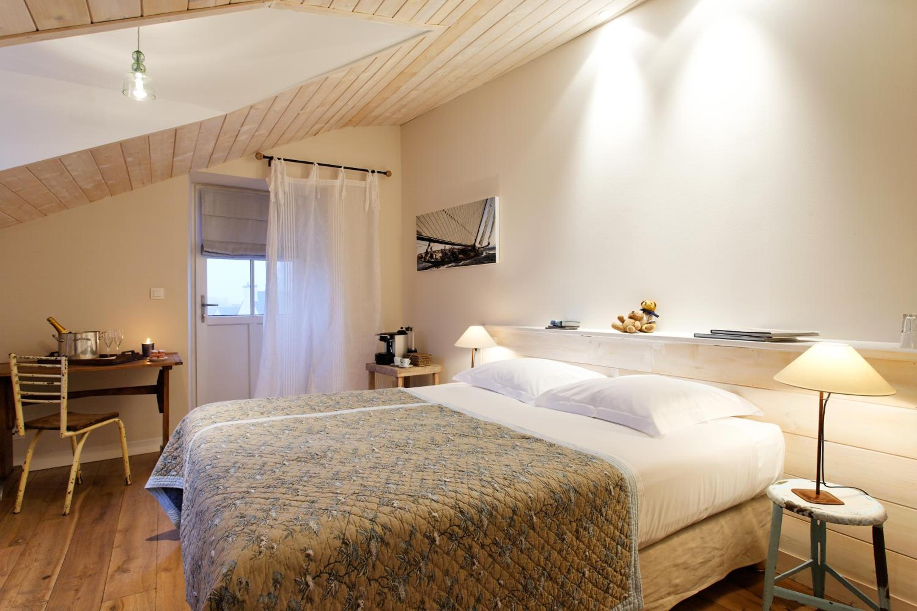 Suite - Photo 3