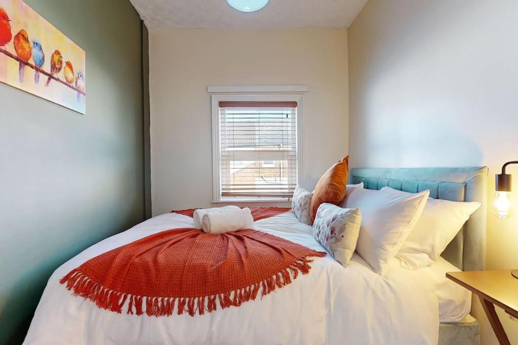 Three-Bedroom Apartment photo 3