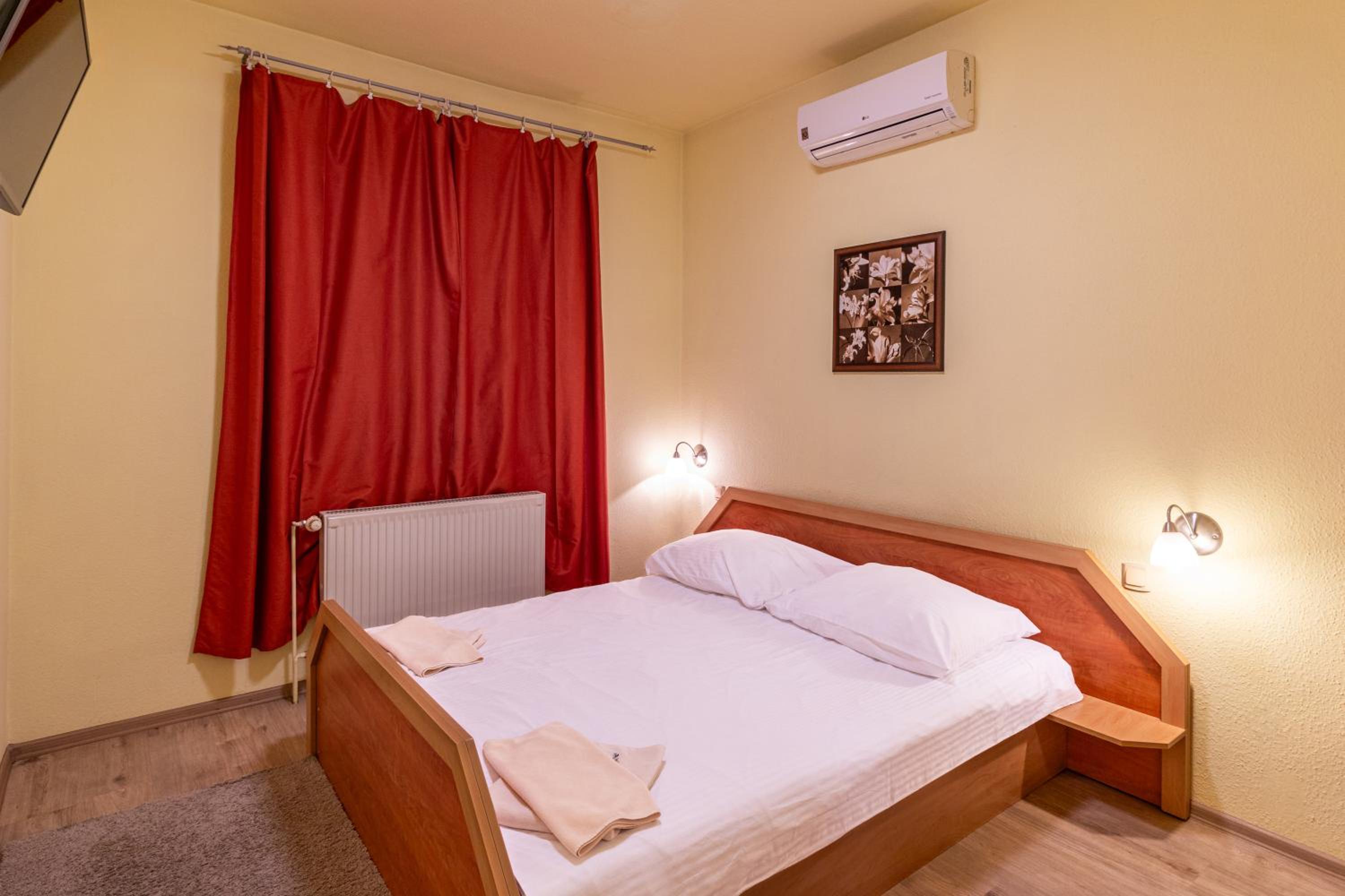 Standard Queen Room photo 2