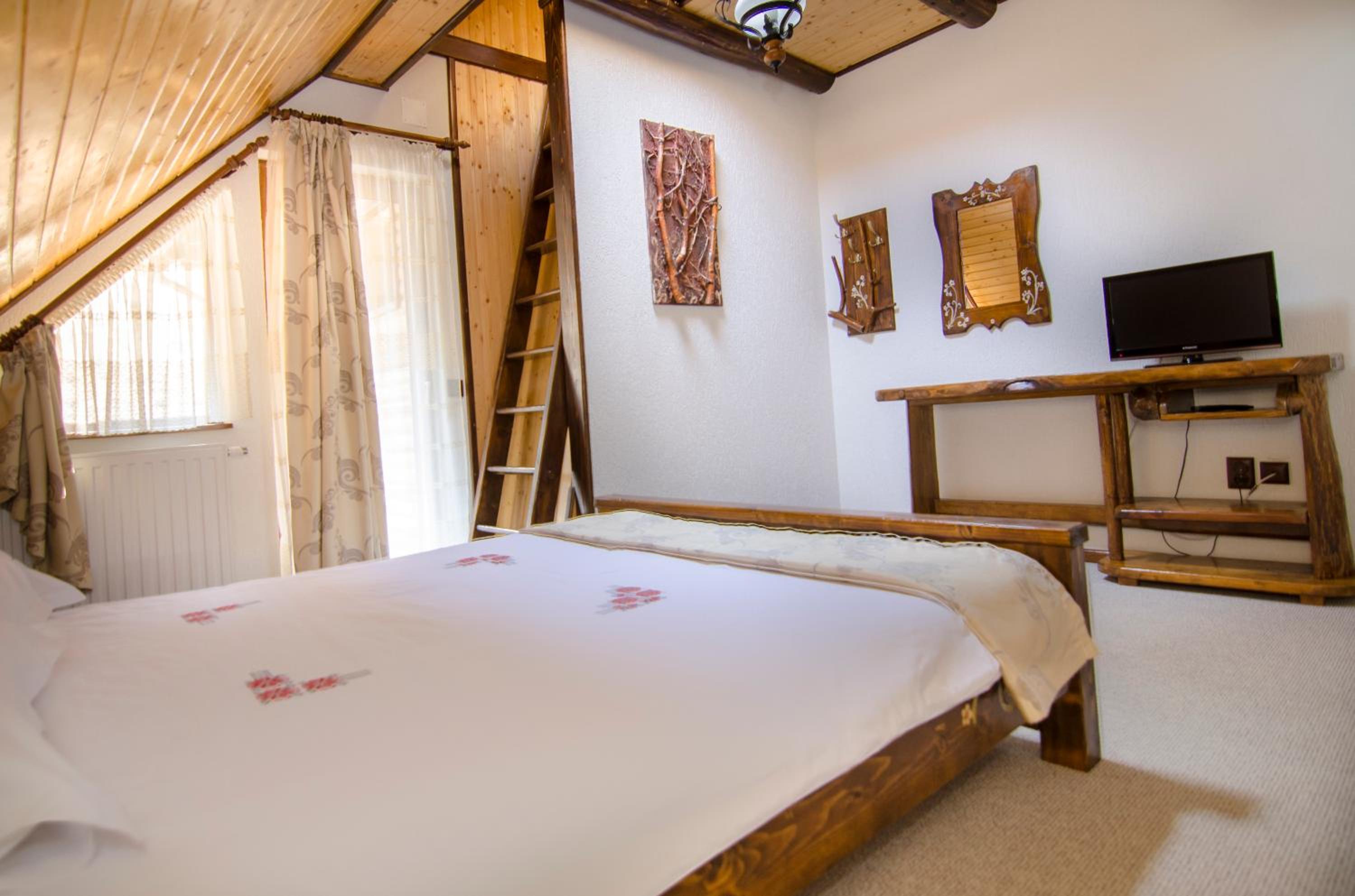 Deluxe Room (2 Adults + 1 Child) photo 1