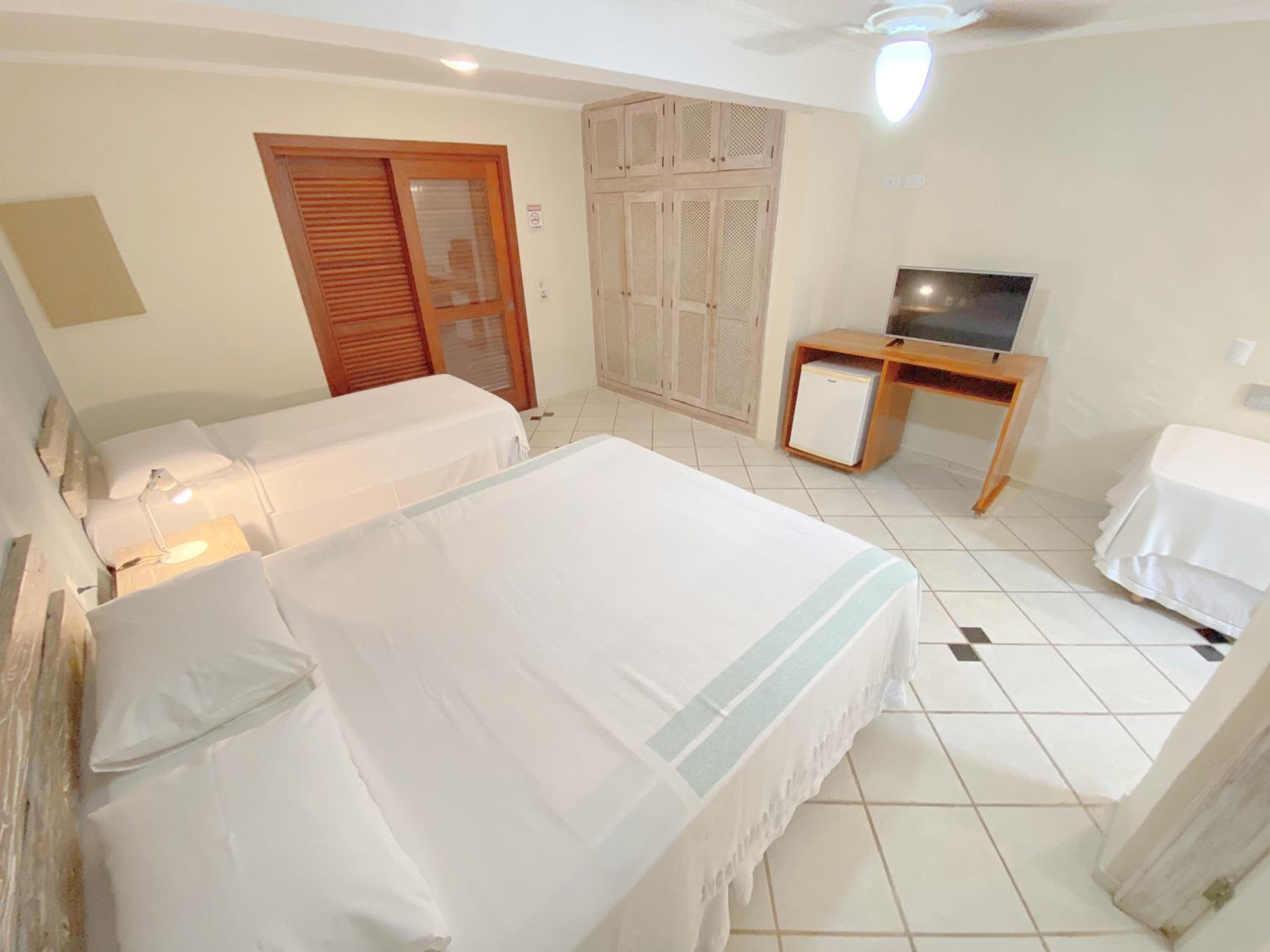 Deluxe Family Suite photo 1
