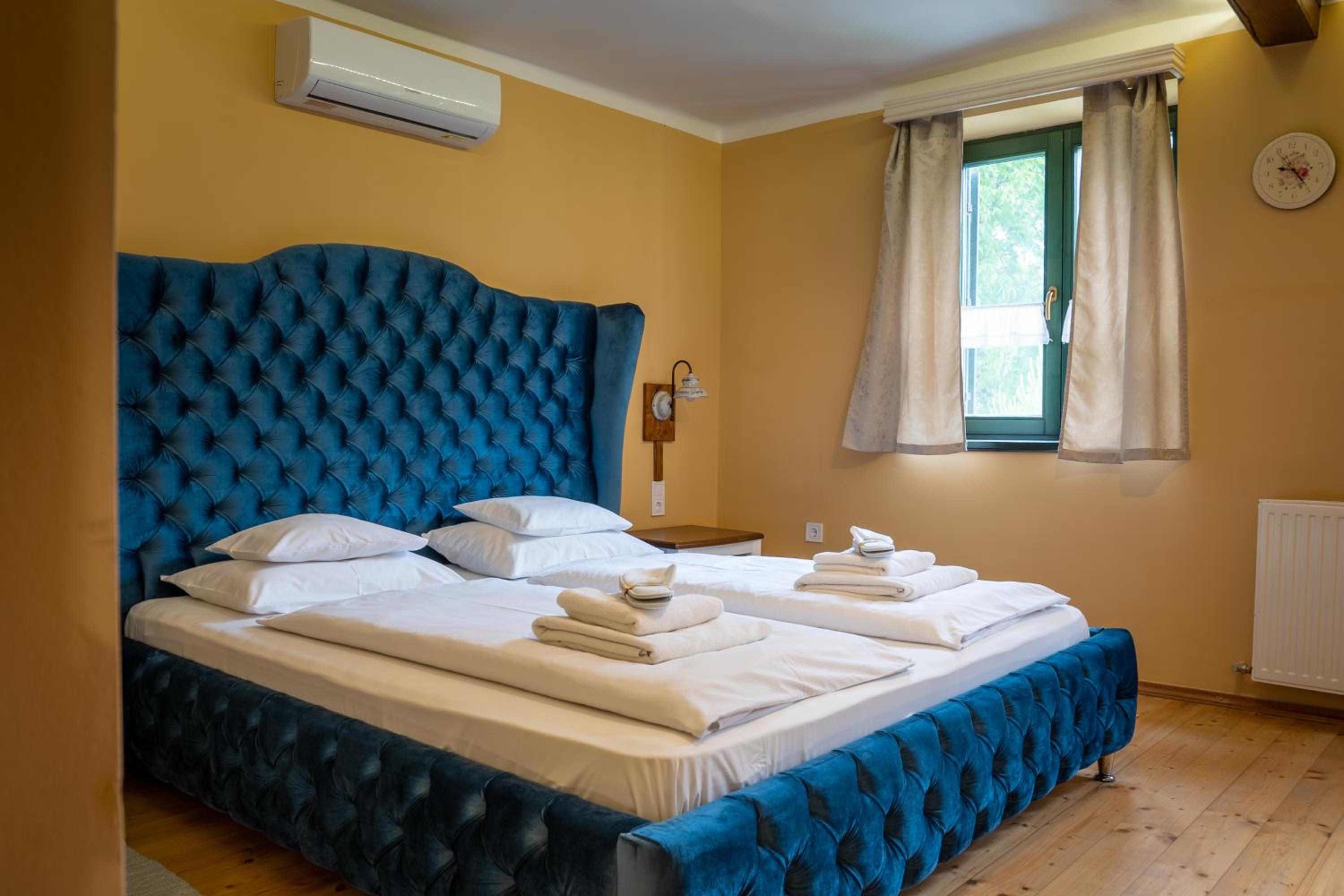 Deluxe Suite with Spa Bath photo 1