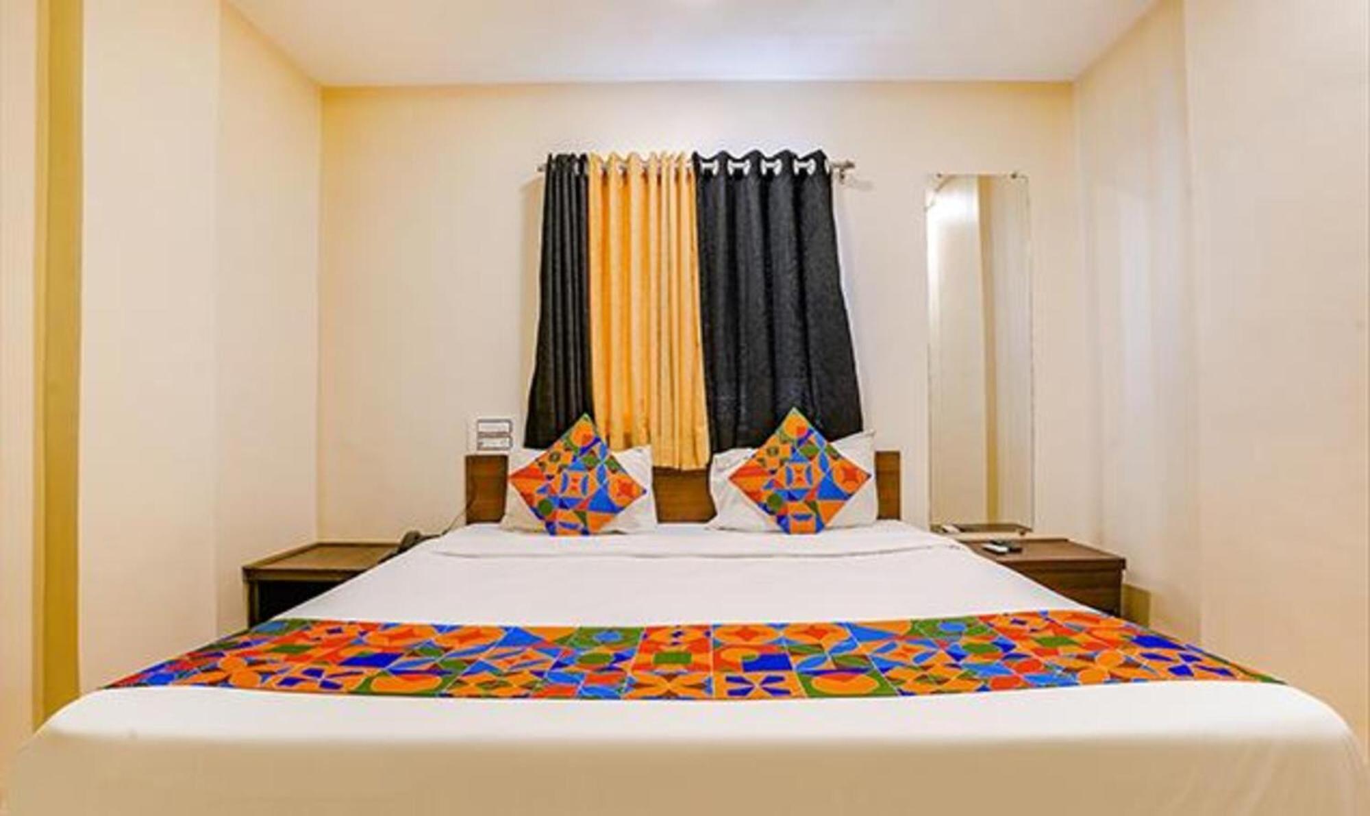 Deluxe Room - Photo 2