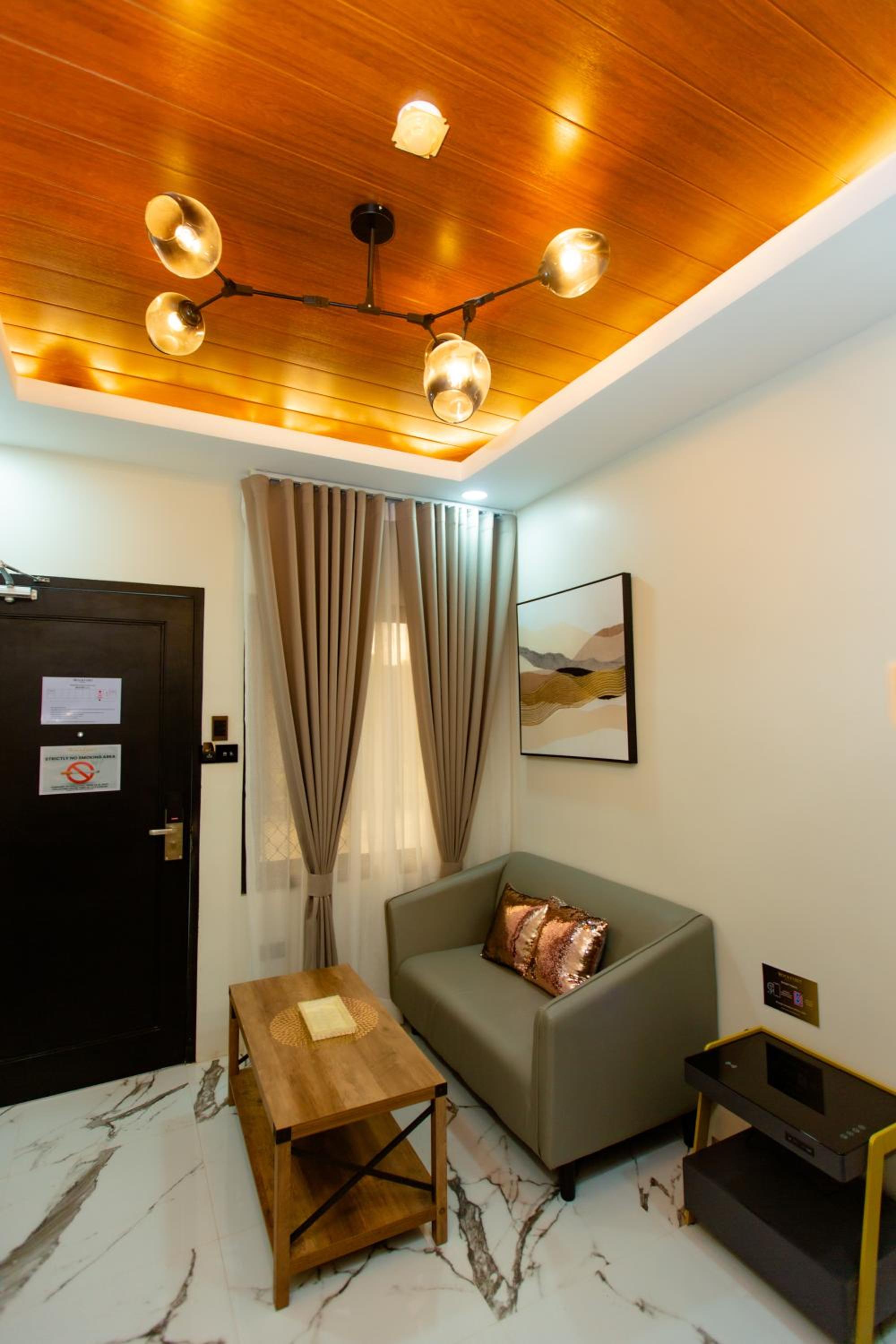 Standard Queen Room