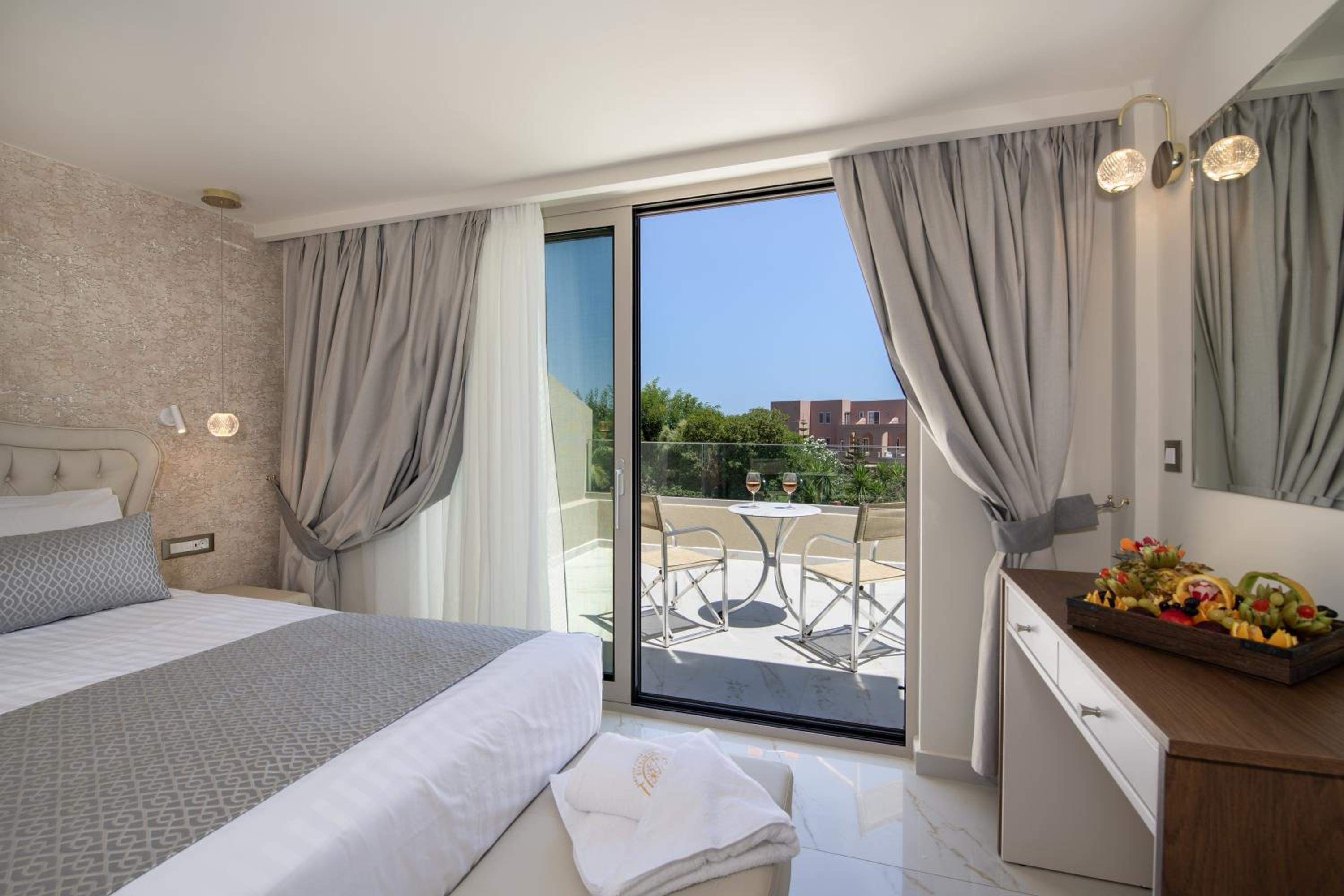 Deluxe Maisonette with individual pool photo 3