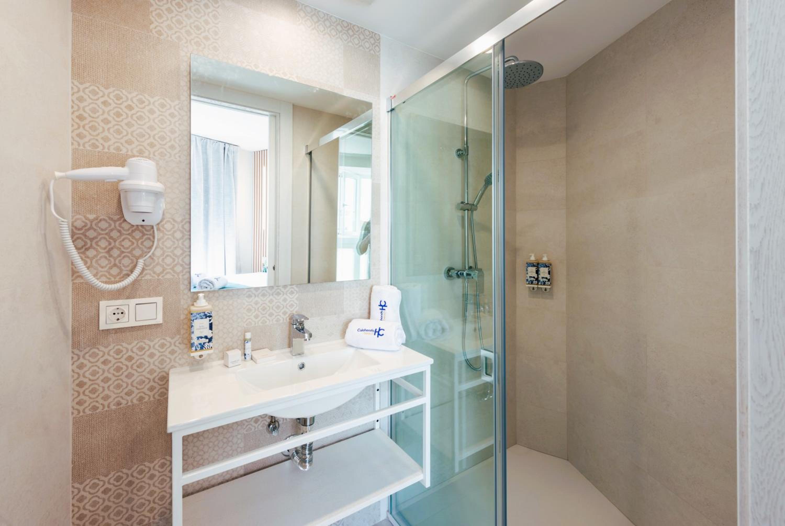 Deluxe Double Room with Side Sea View photo 3