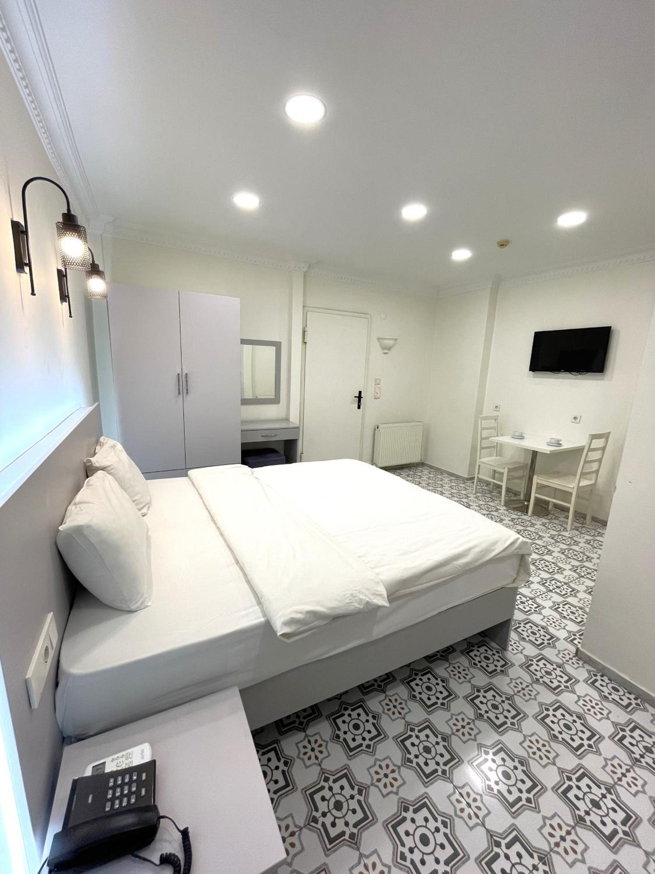 Superior Double or Twin Room photo 3