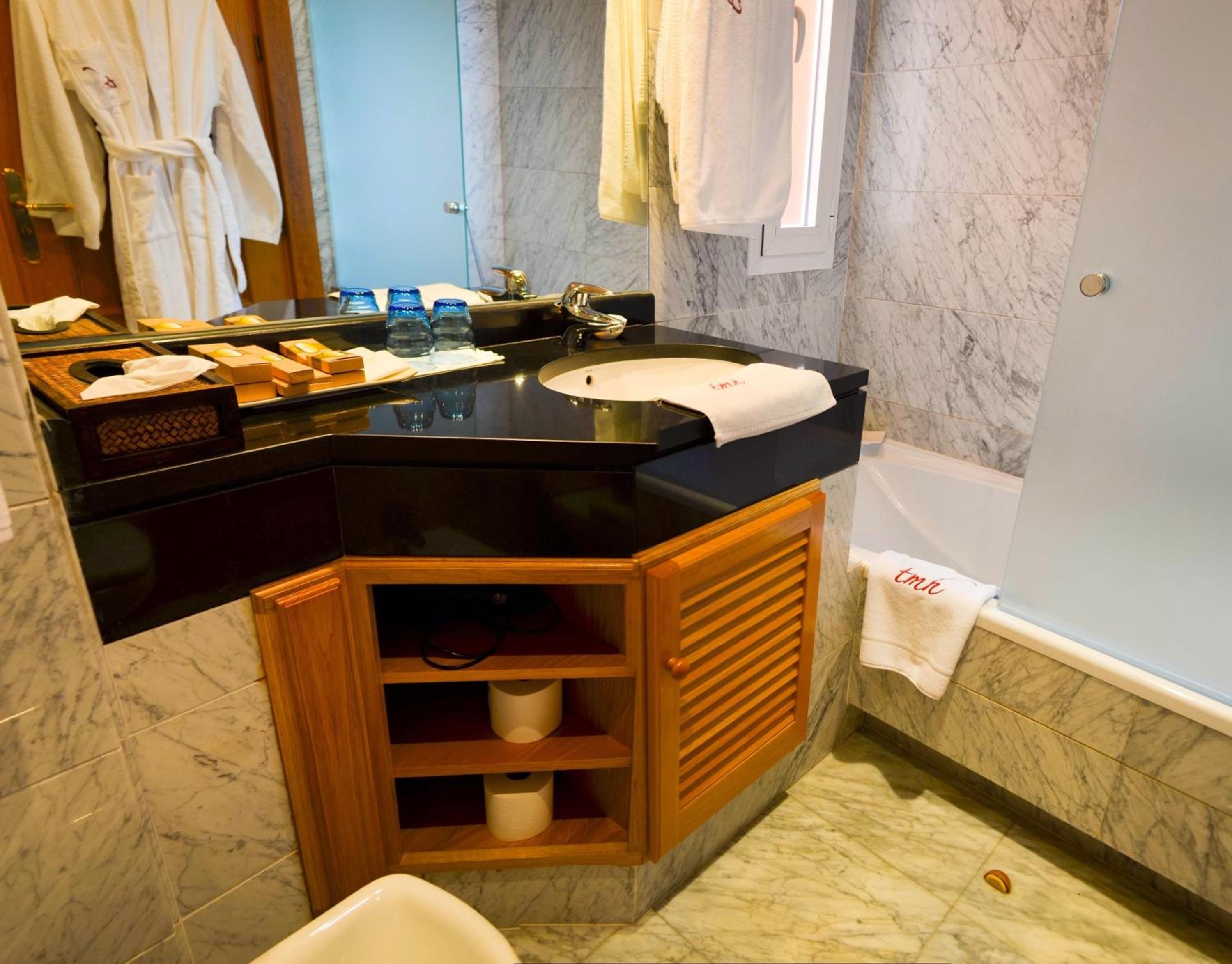 Superior Double Room with Sea View - Photo 12