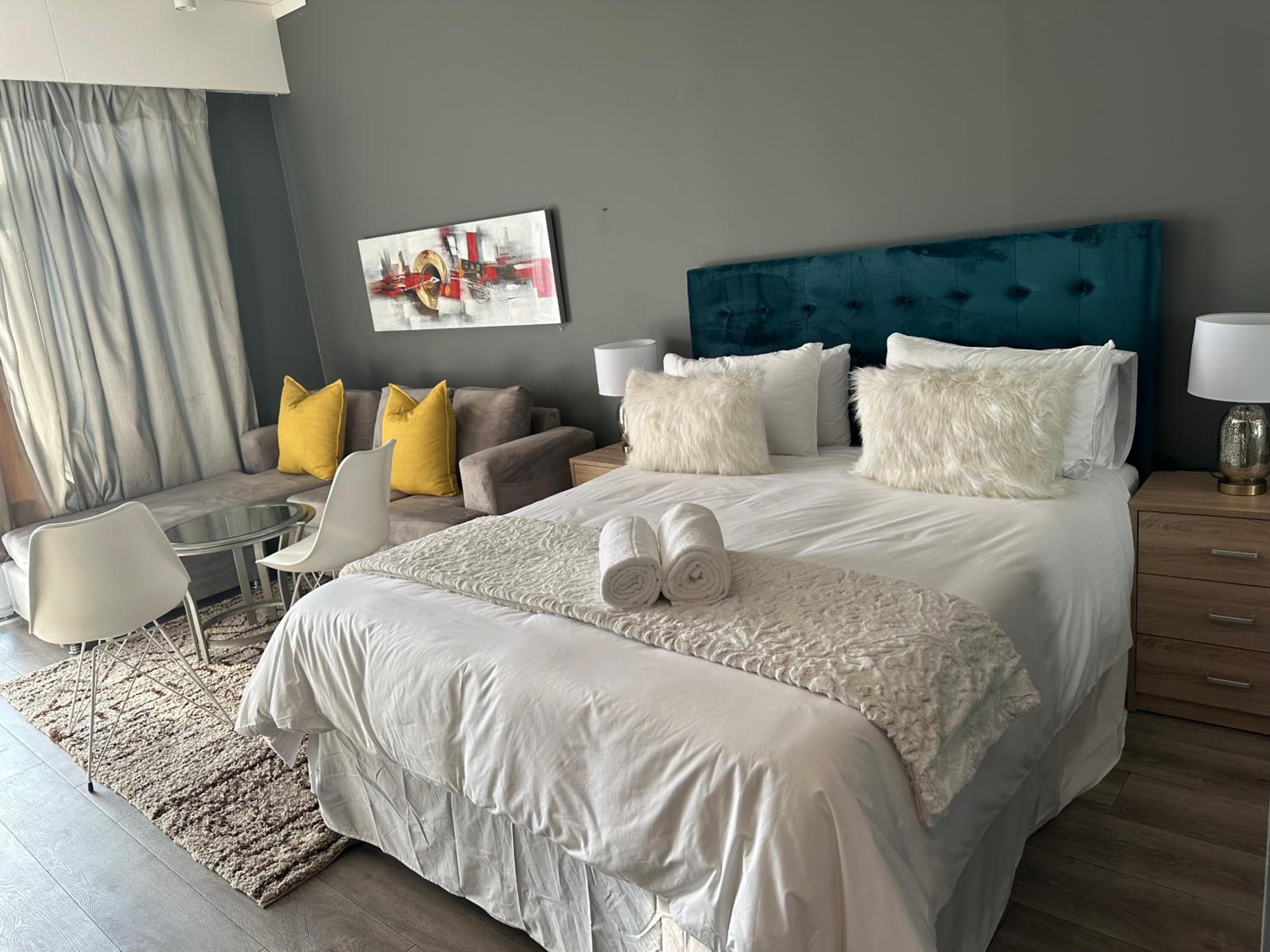 King Studio with Sofa Bed