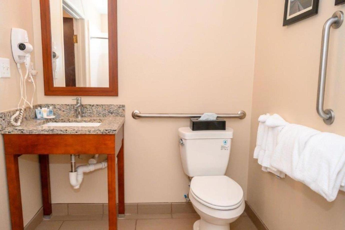 King Room - Disability Access/Non-Smoking - Photo 8