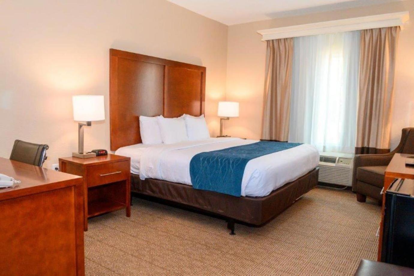 King Room - Disability Access/Non-Smoking - Photo 6