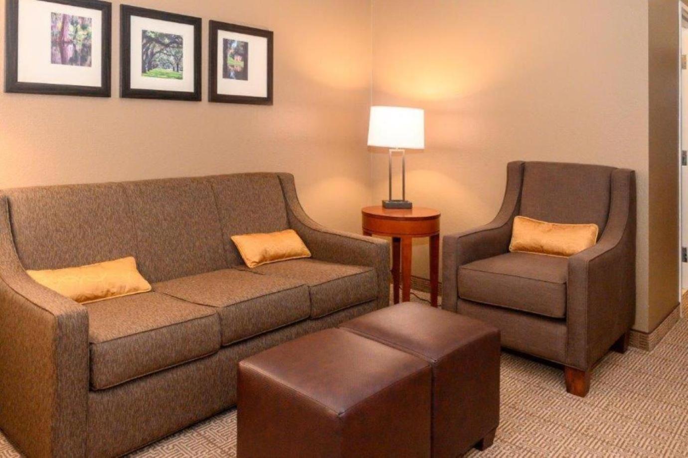 King Suite - Non-Smoking - Photo 6