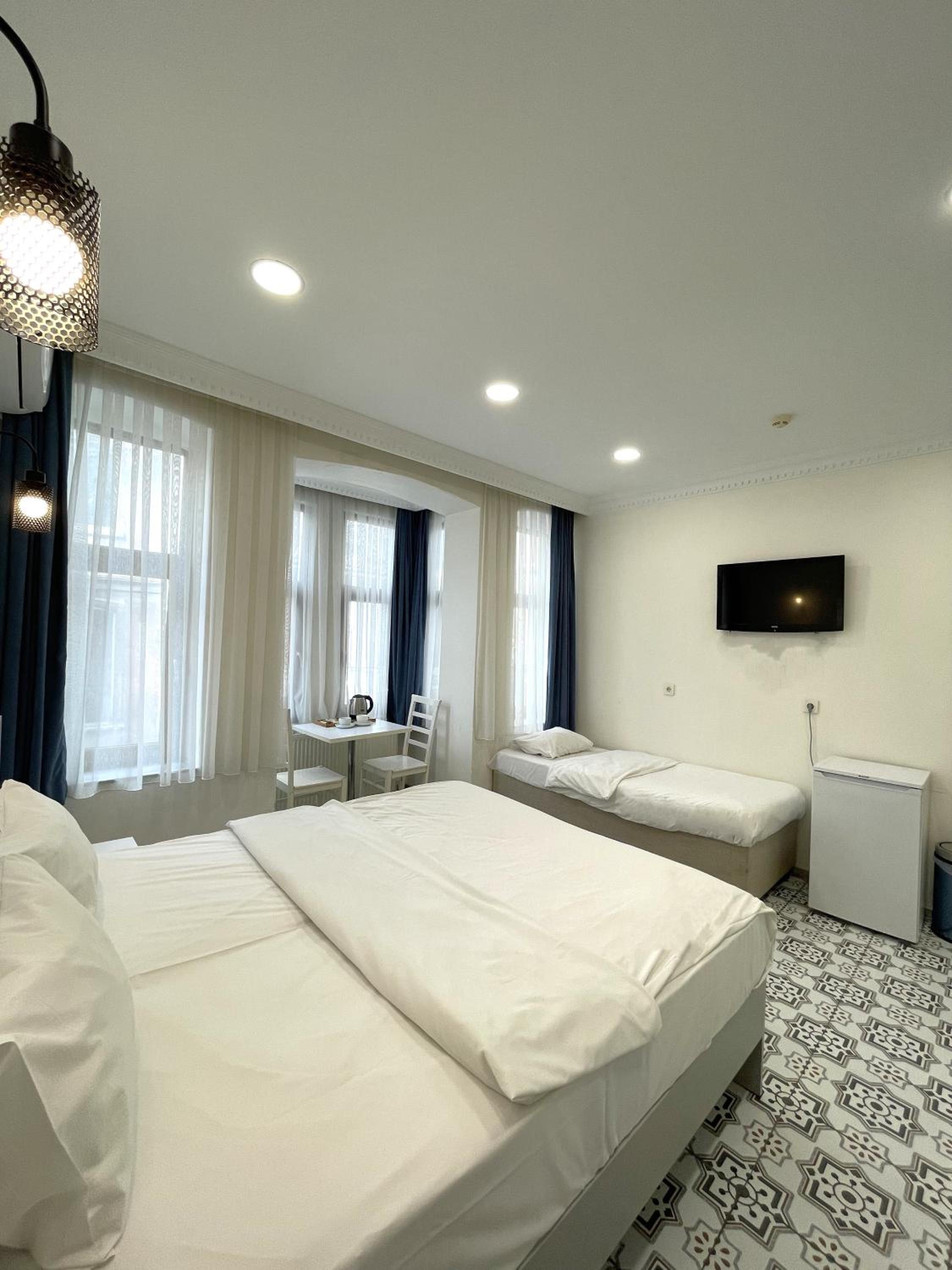 Superior Triple Room photo 2