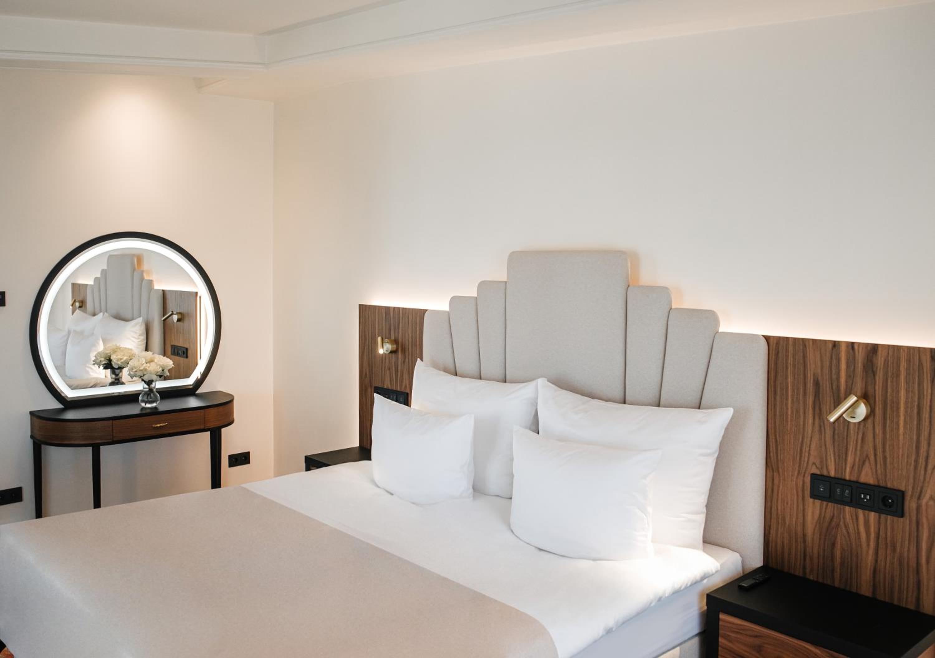 Suite - Photo 3