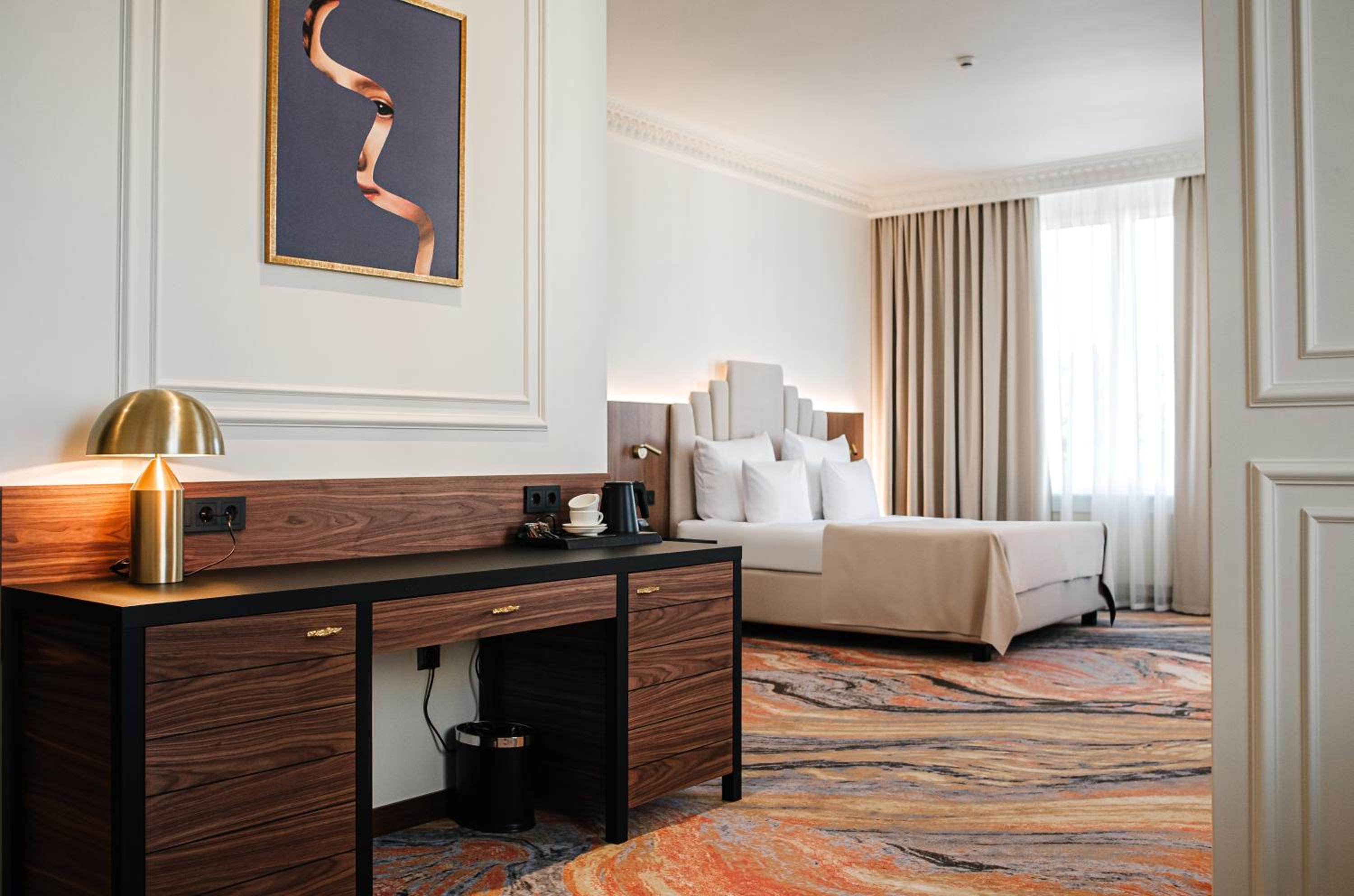 Suite - Photo 1