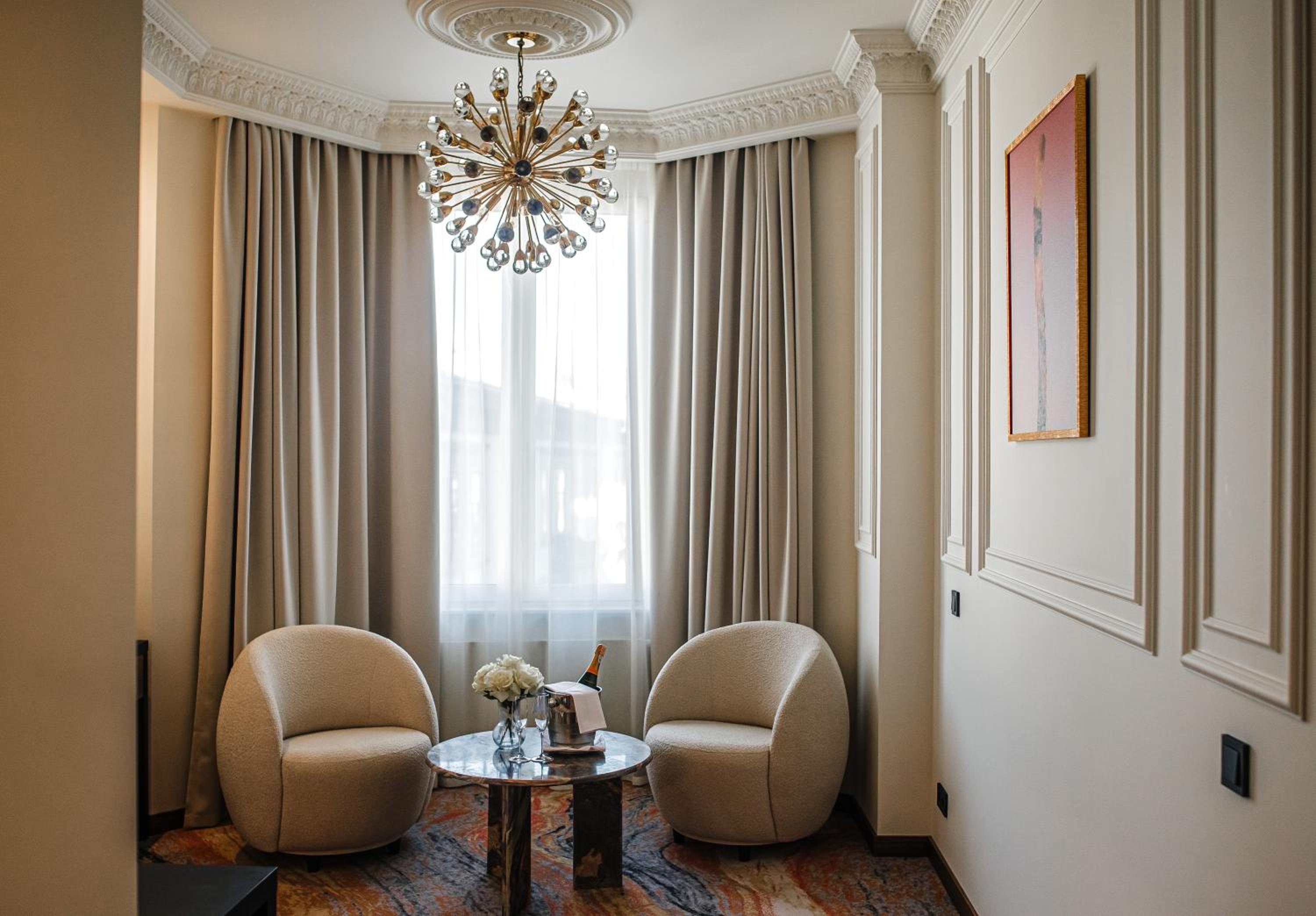 Suite - Photo 2