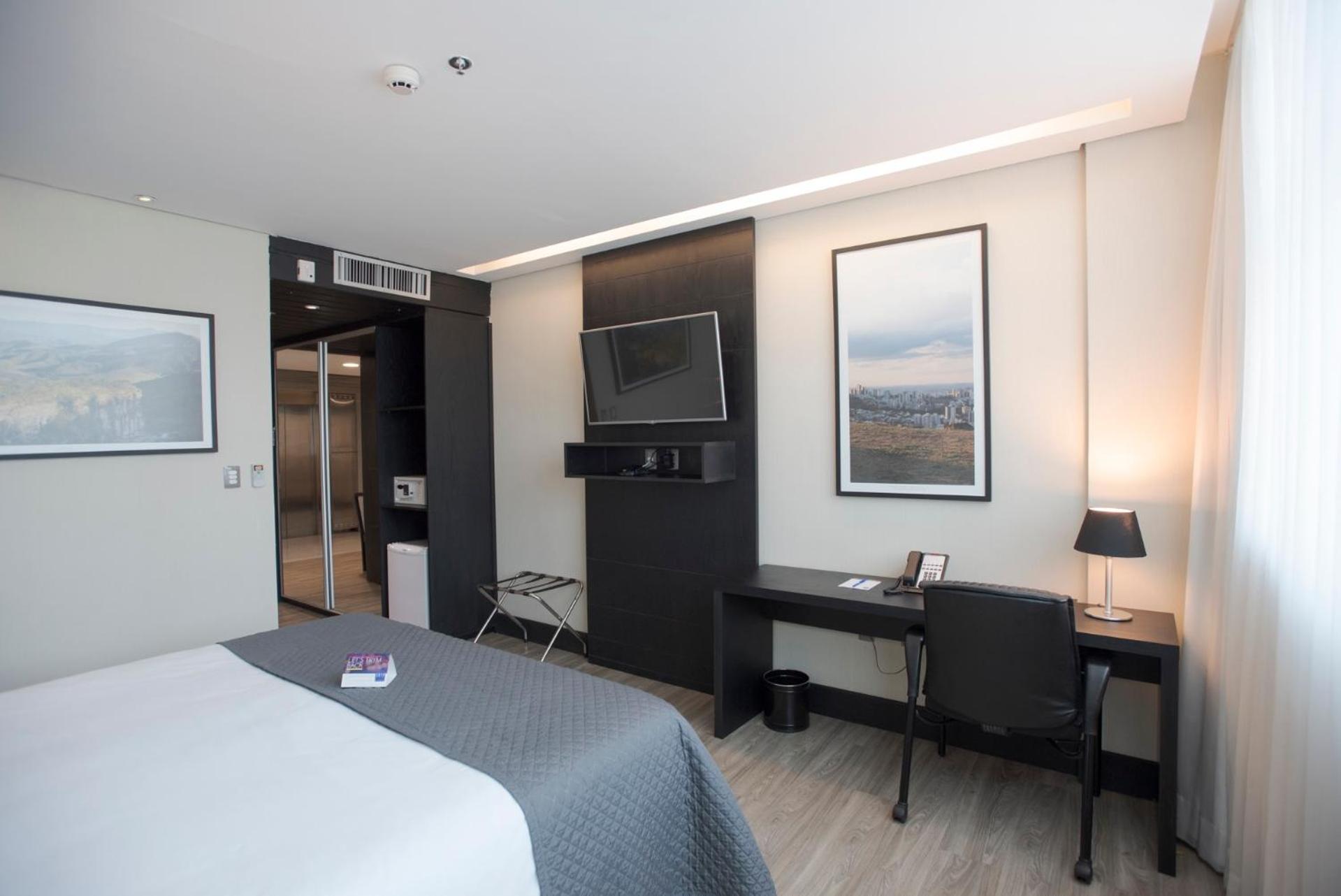 Premium Queen Suite - Non-Smoking