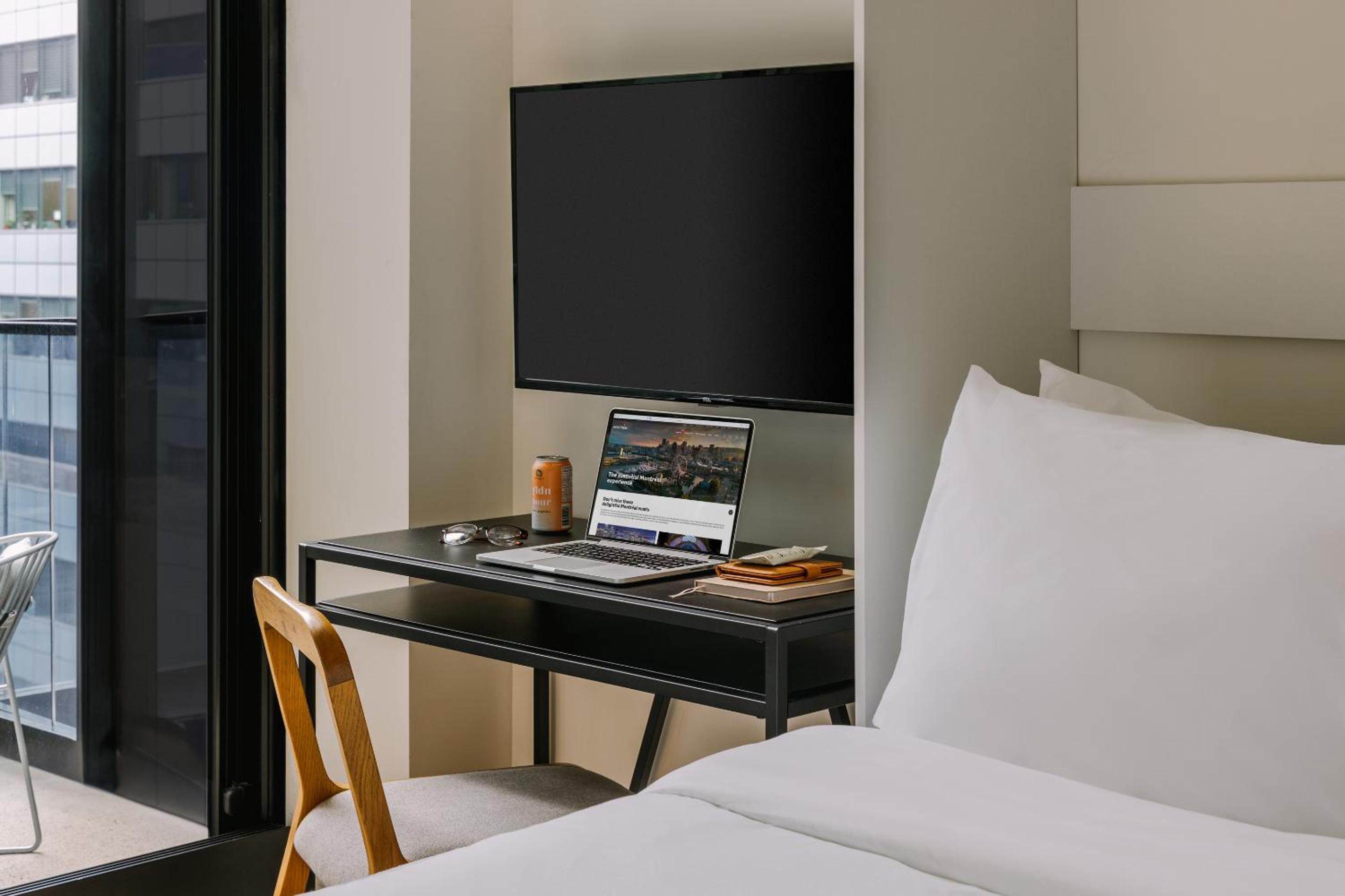 Studio Apartment with Wall Bed and Balcony