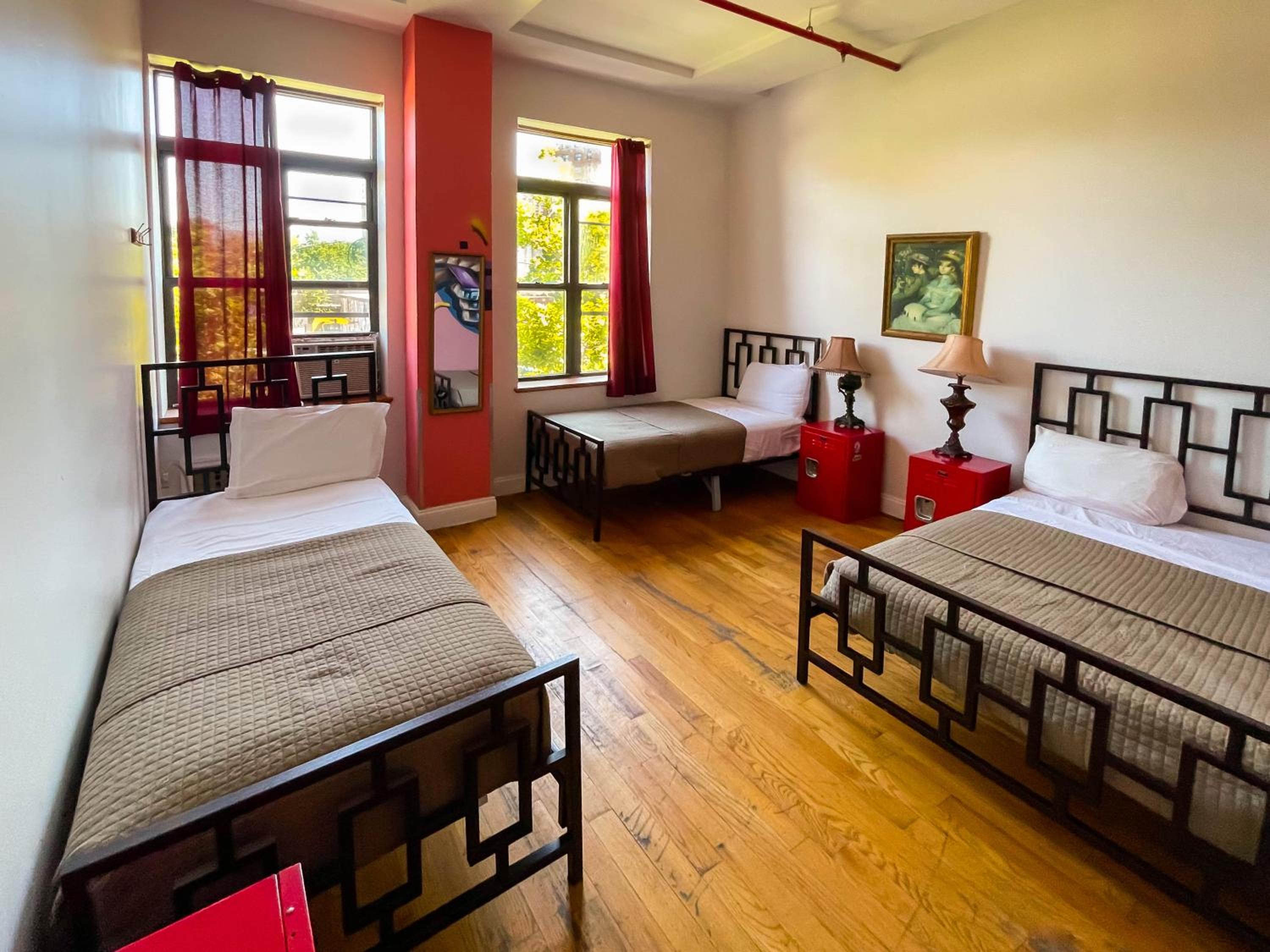 Single Bed in 3-Bed Mixed Dormitory With Private Bathroom photo 2