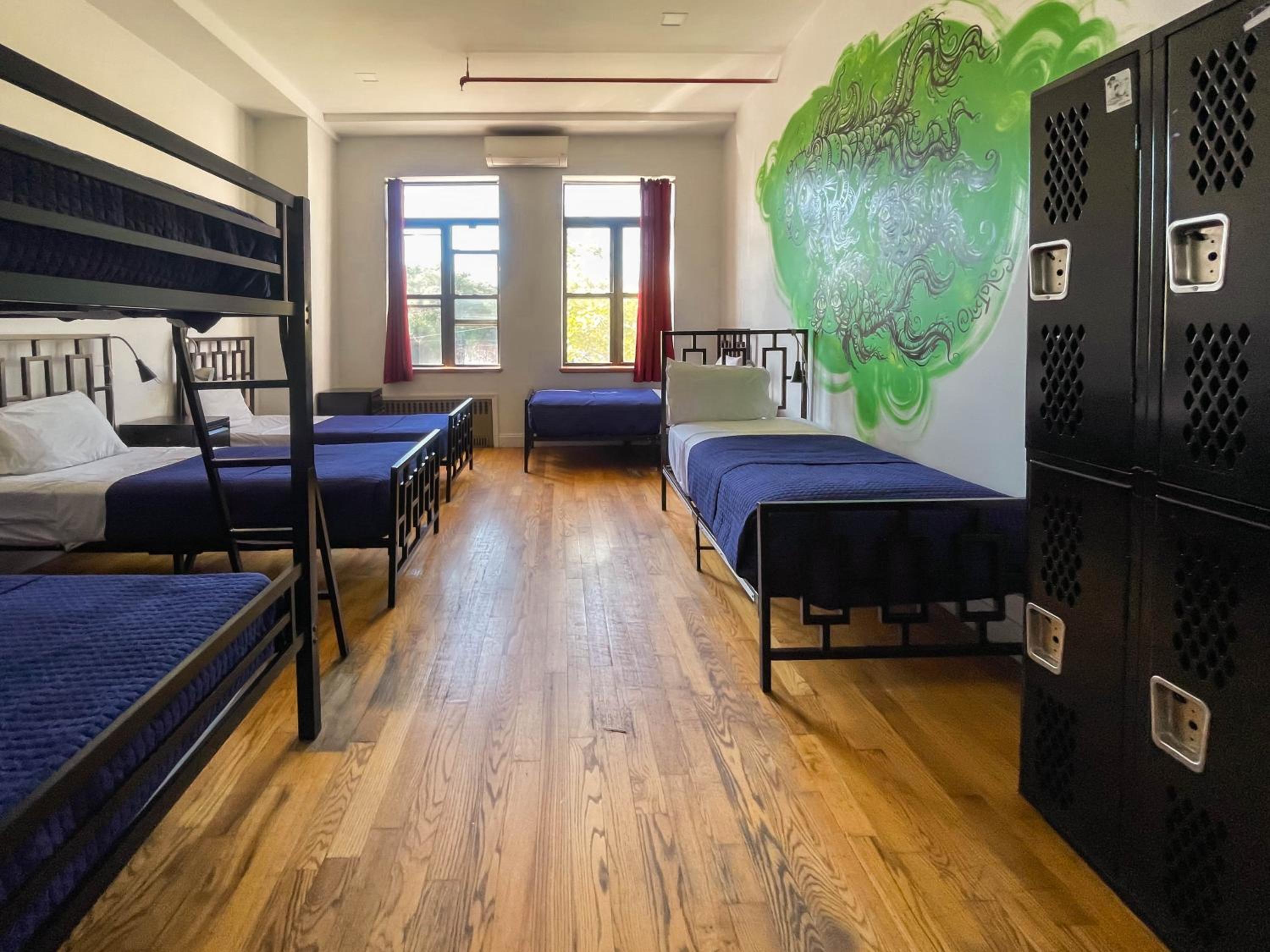 Bed in 6-Bed Mixed Dormitory Room photo 1