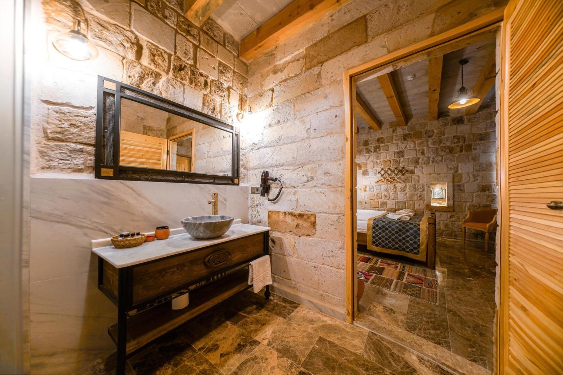 Deluxe Double Room - Photo 12