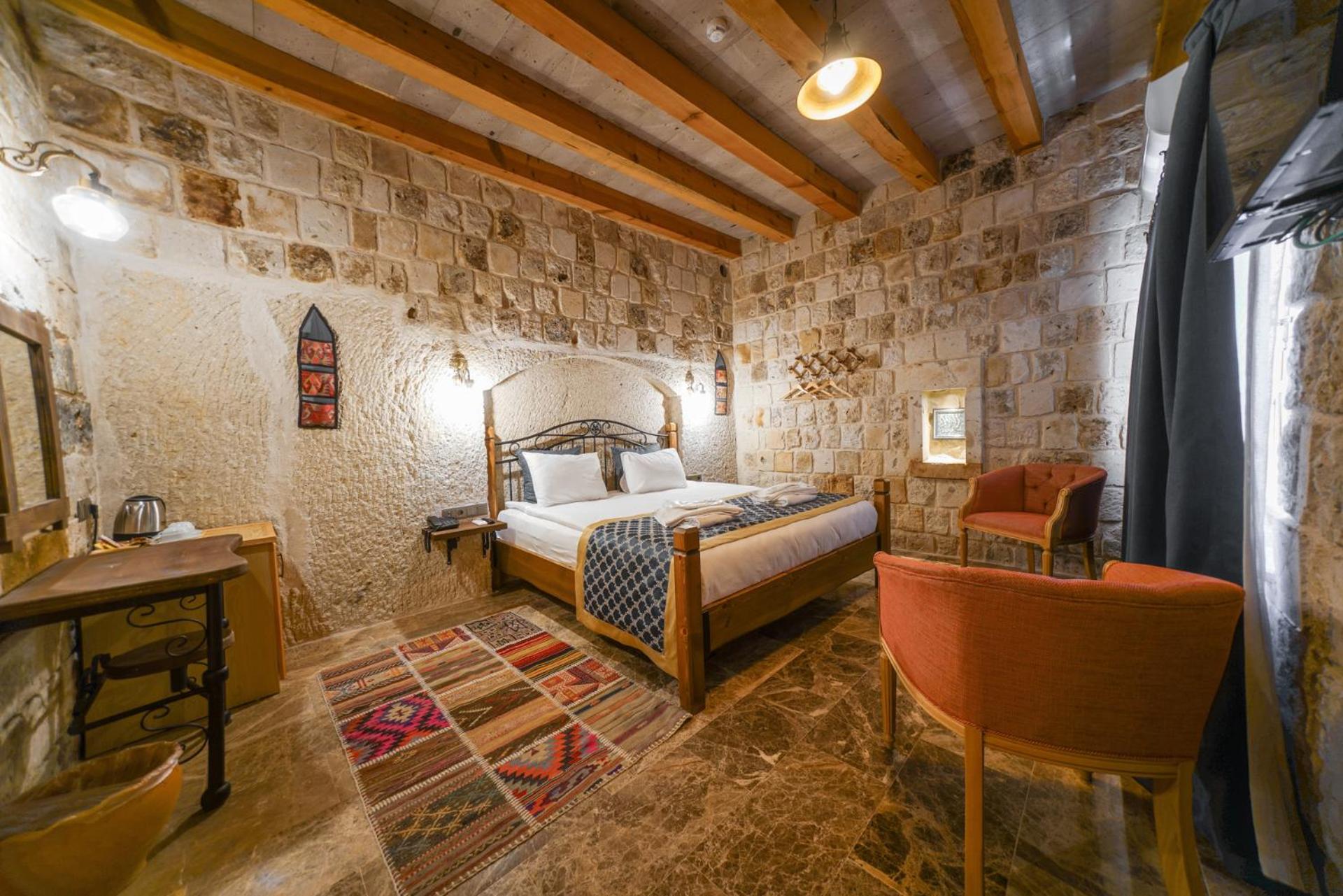 Deluxe Double Room - Photo 11