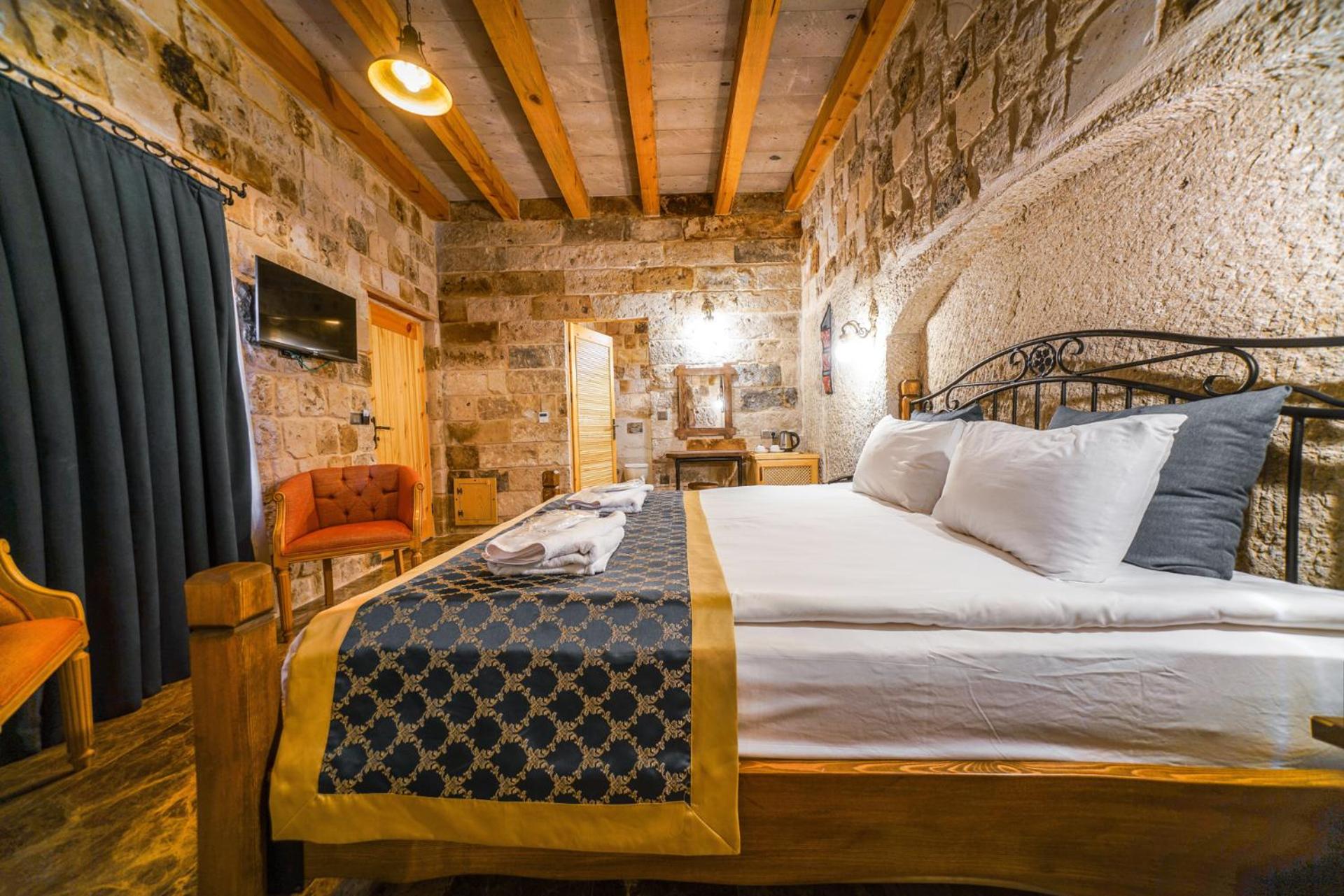 Deluxe Double Room - Photo 8