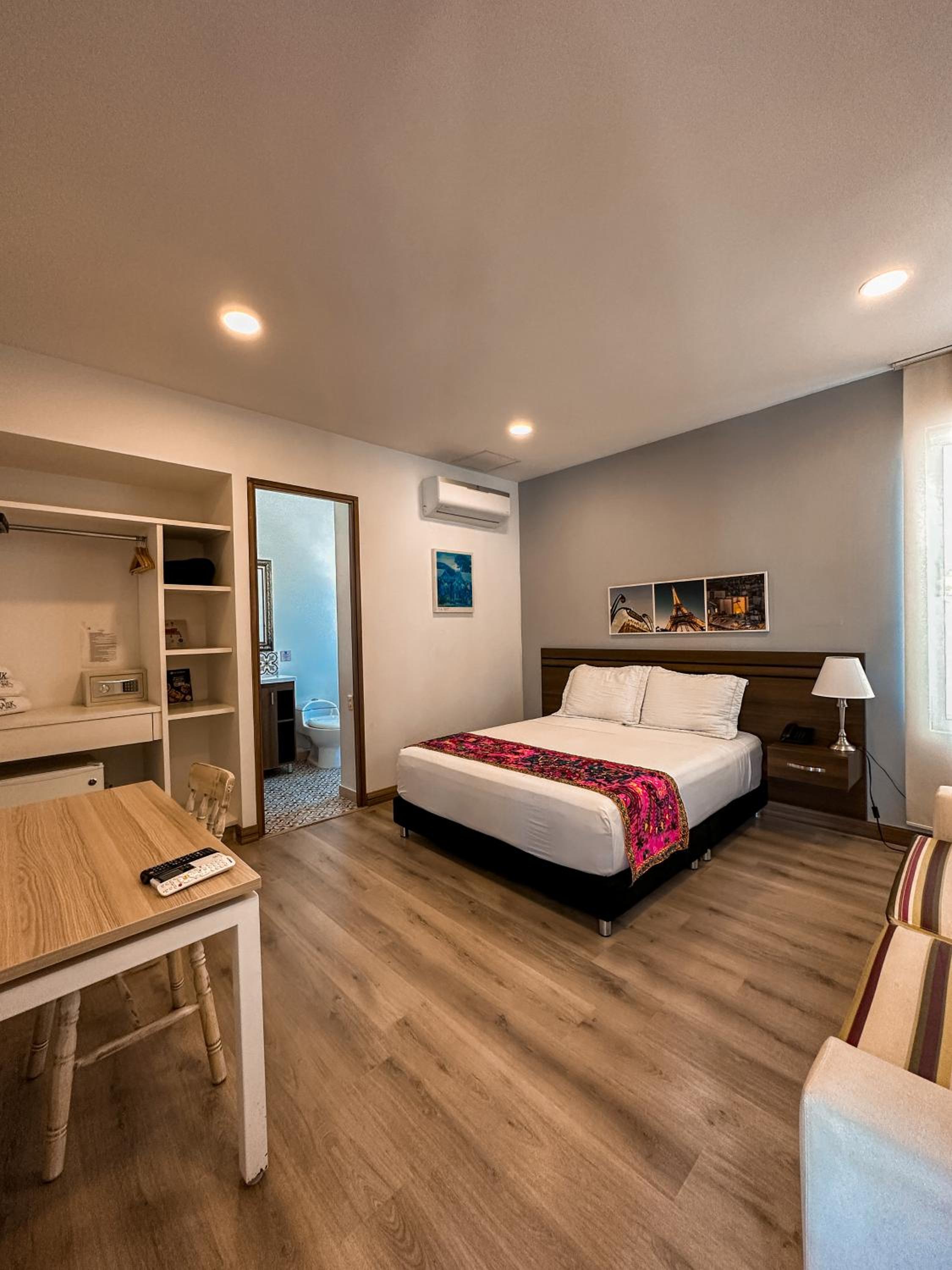 Standard Double Room - Photo 5