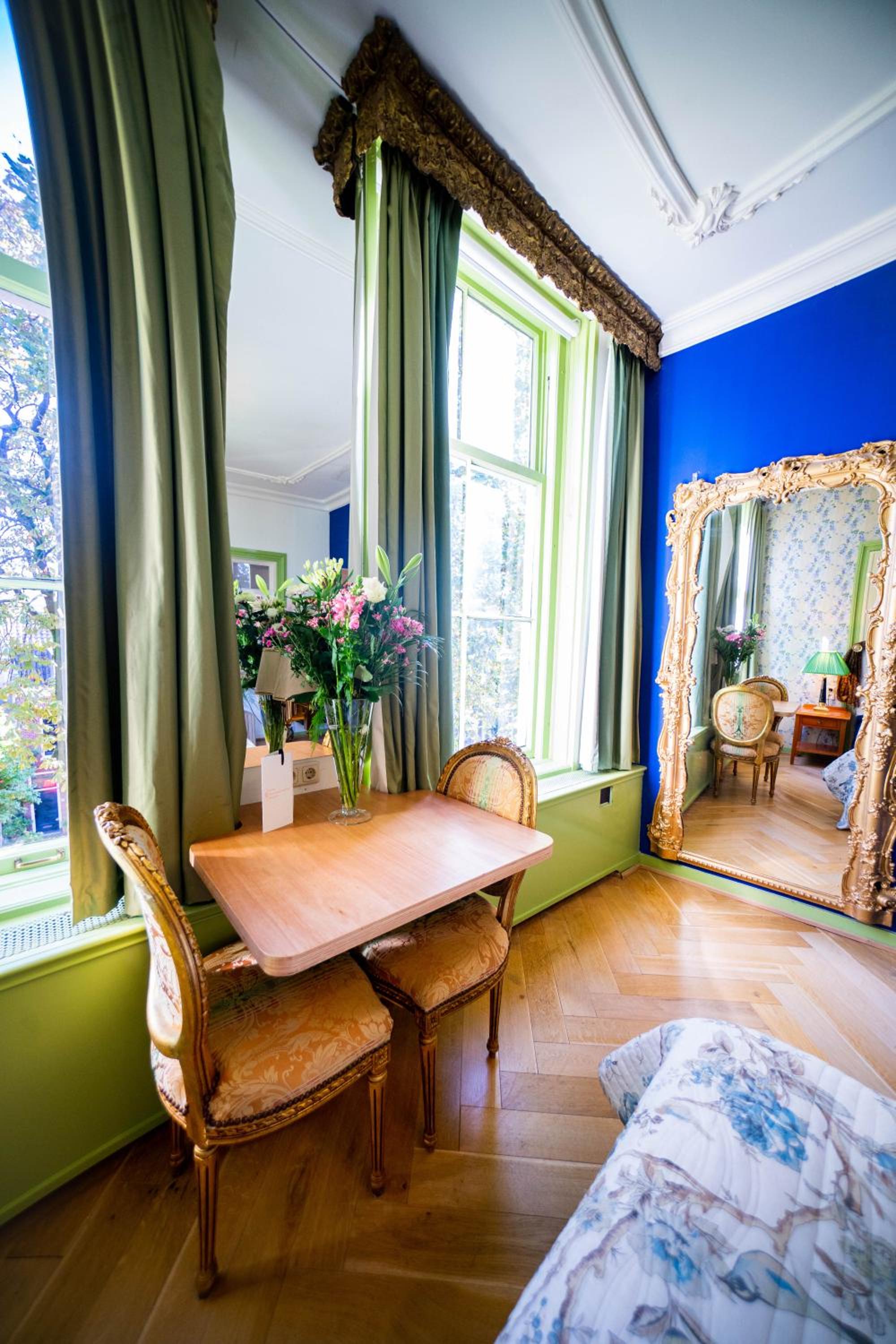 Twin Room with City View photo 2