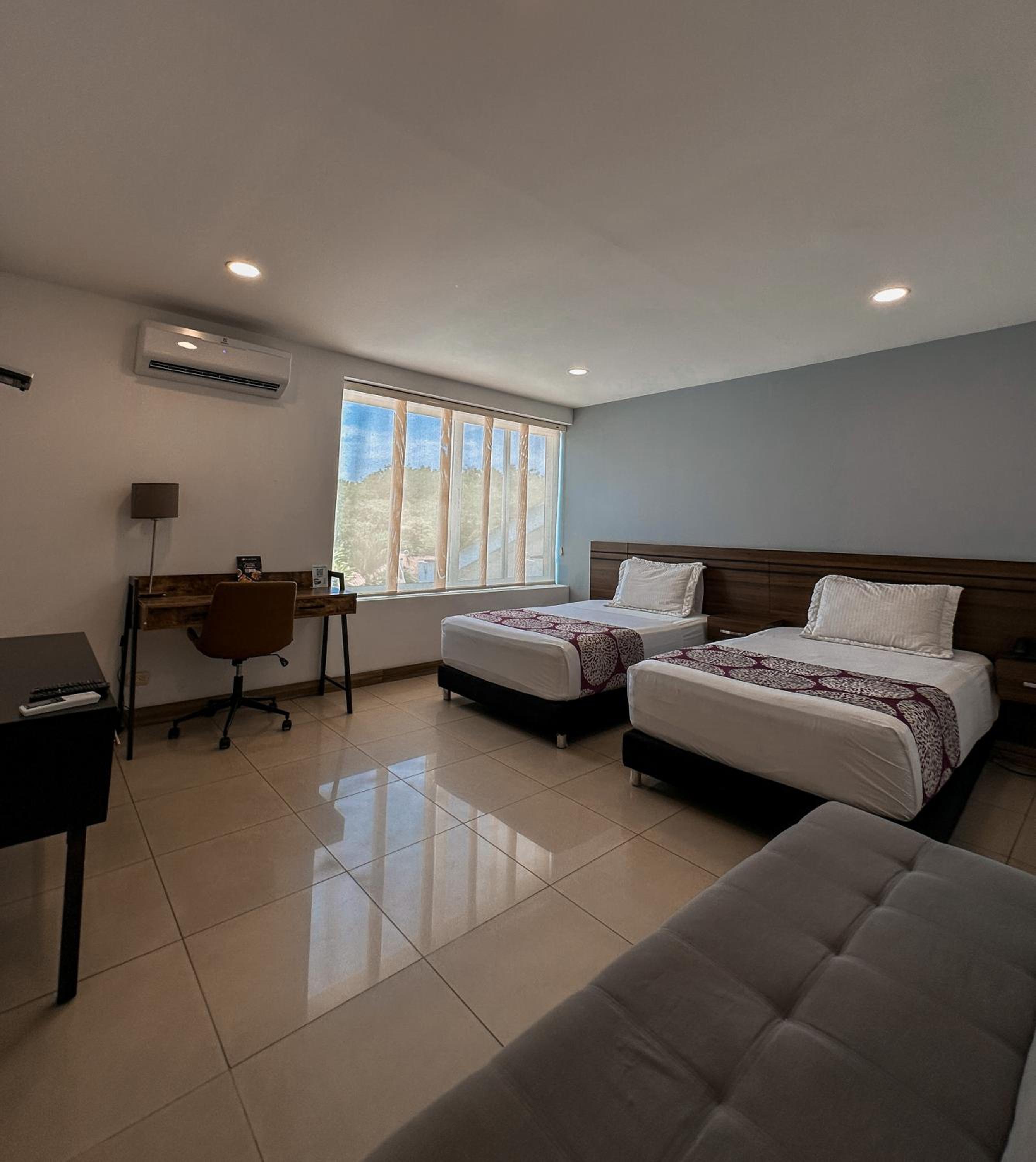 Standard Twin Room - Photo 4