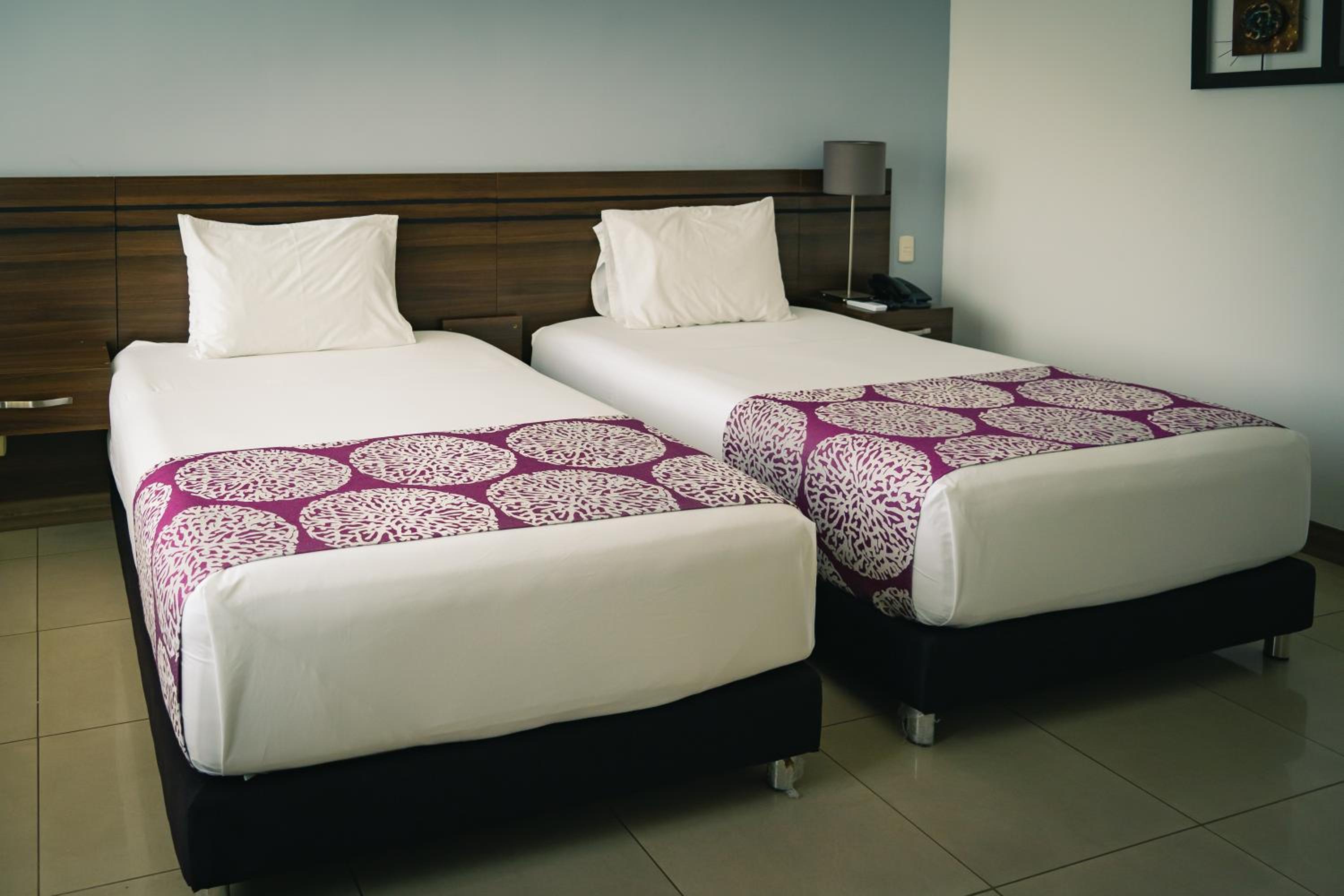 Standard Twin Room - Photo 3