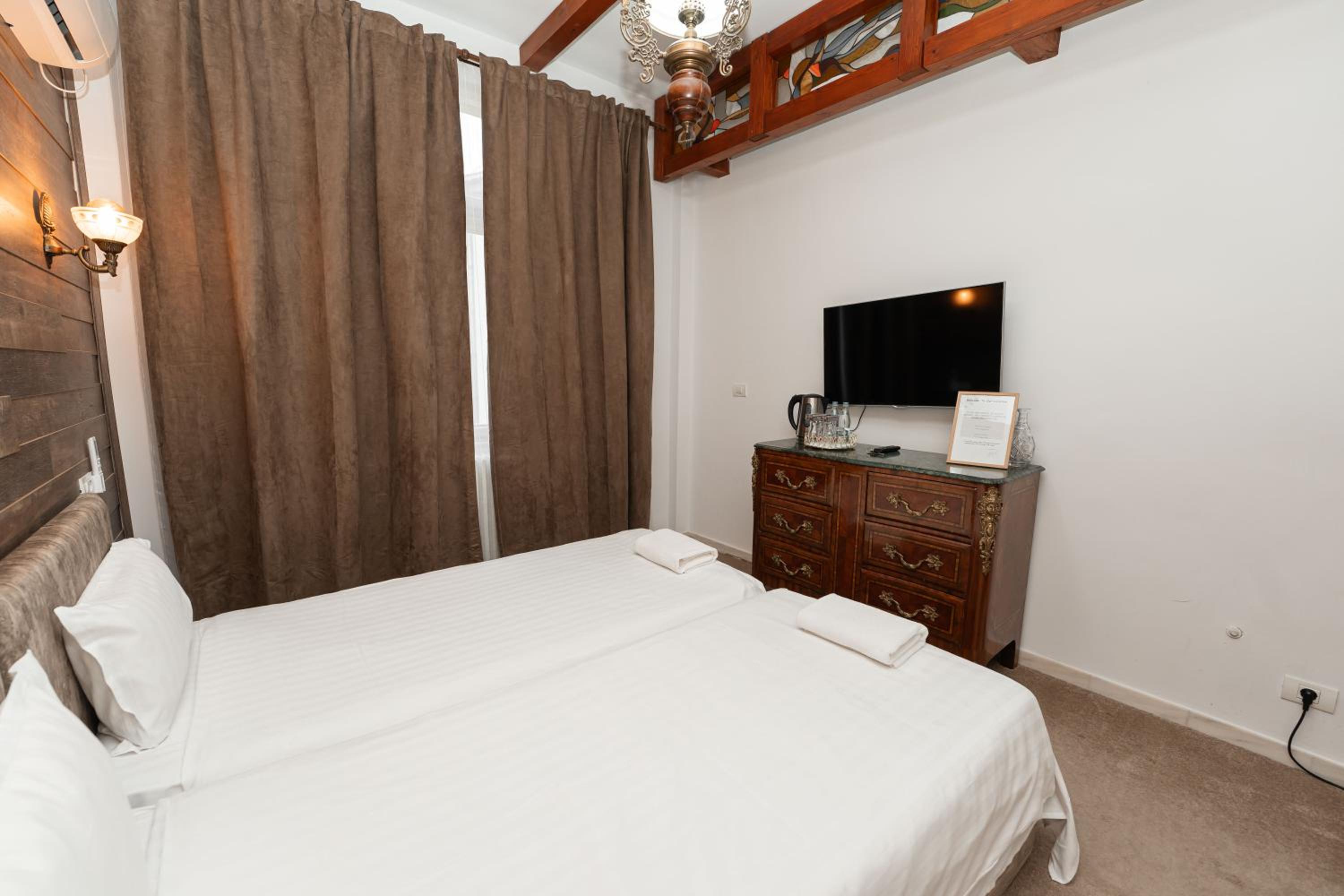 Superior Deluxe Double or Twin Room  - Photo 3