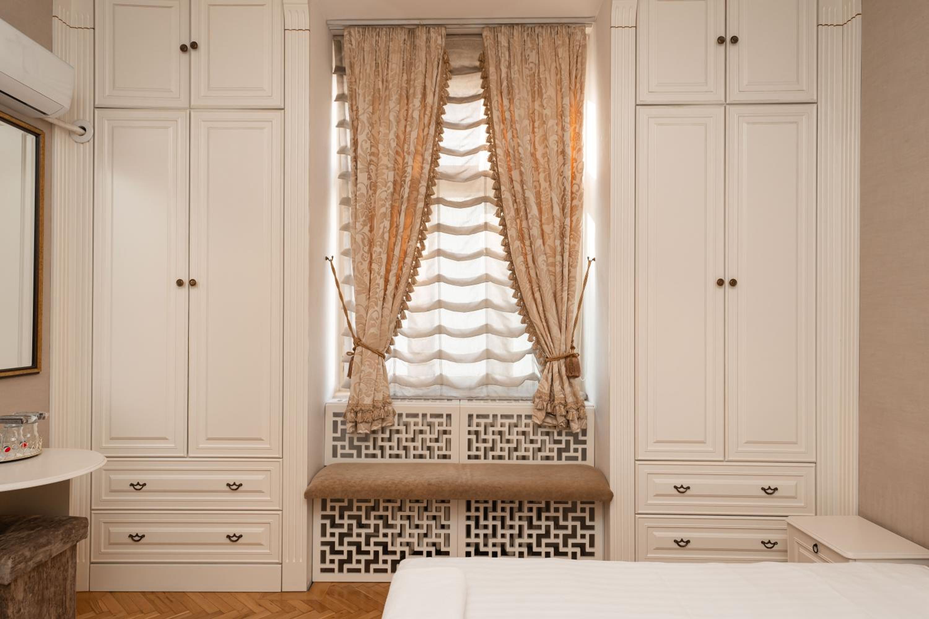 Superior Deluxe Double or Twin Room  photo 3