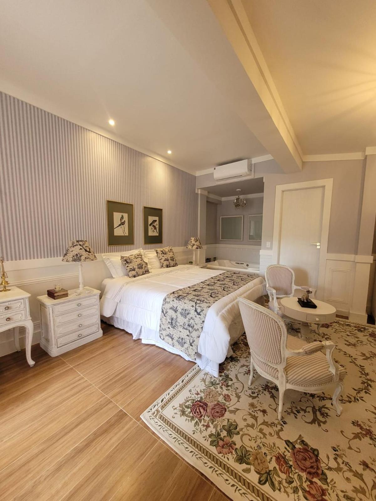 Suite with Hot Tub