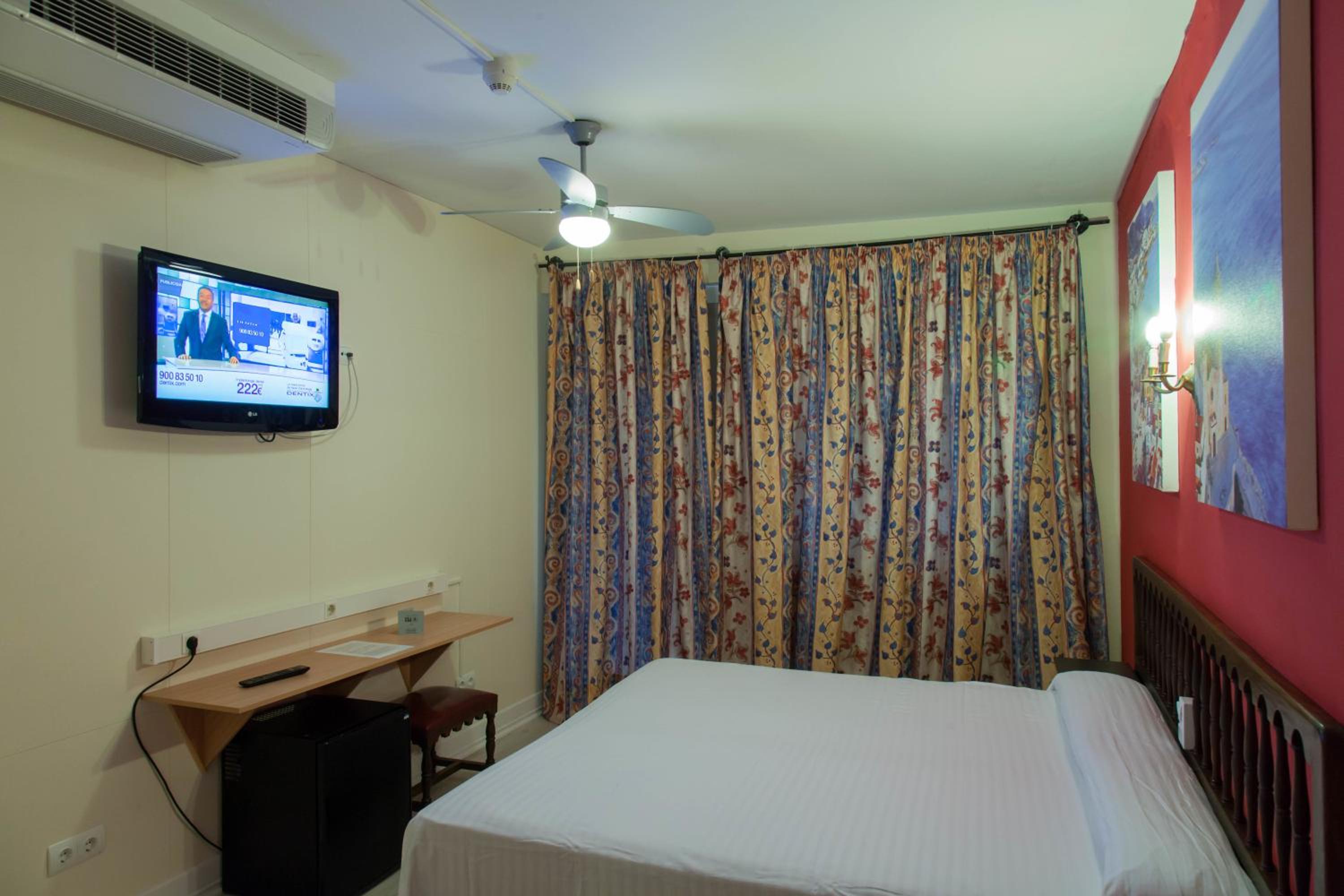 Double or Twin Room with Balcony - Photo 6