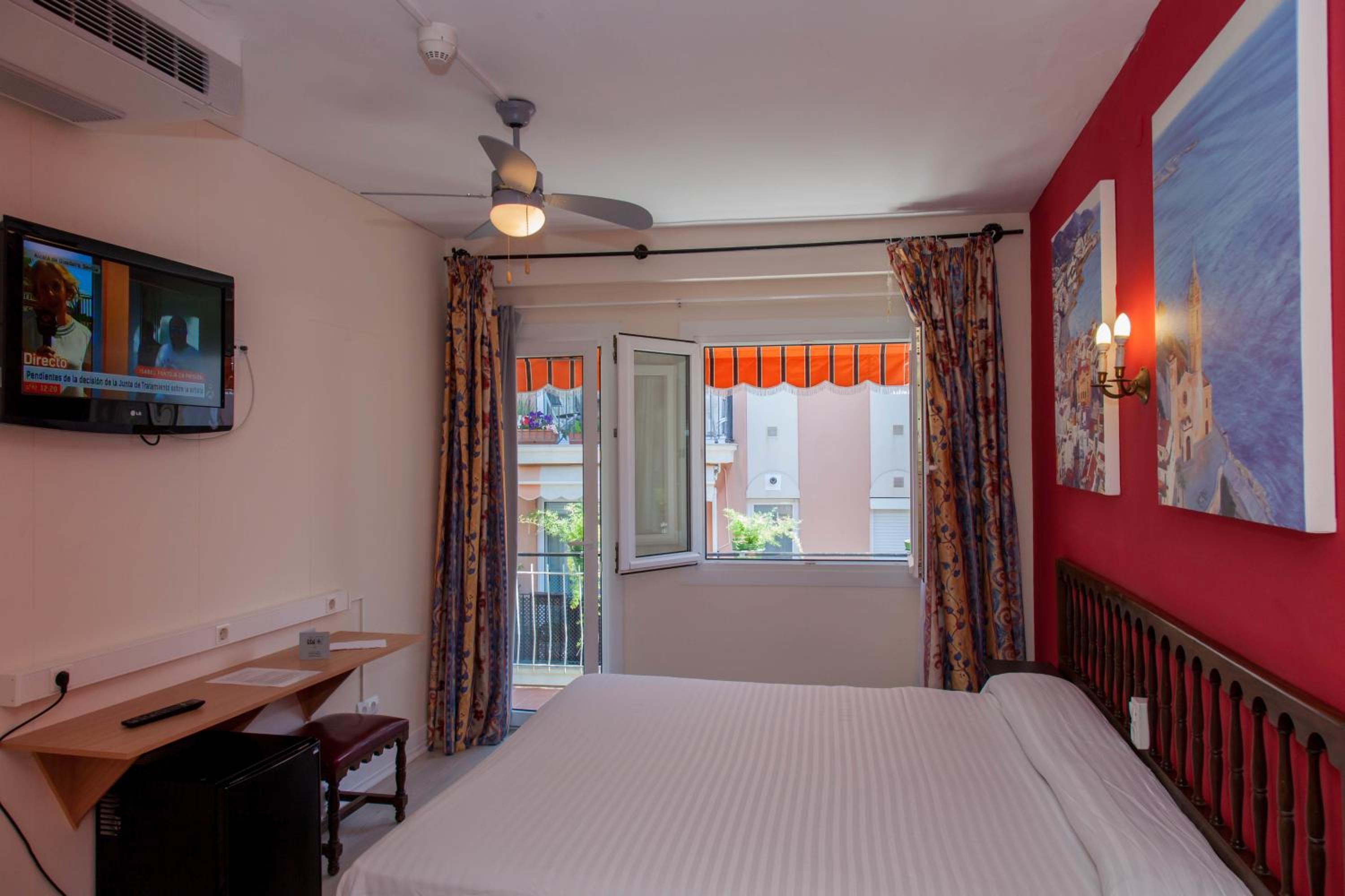 Double or Twin Room with Balcony - Photo 5