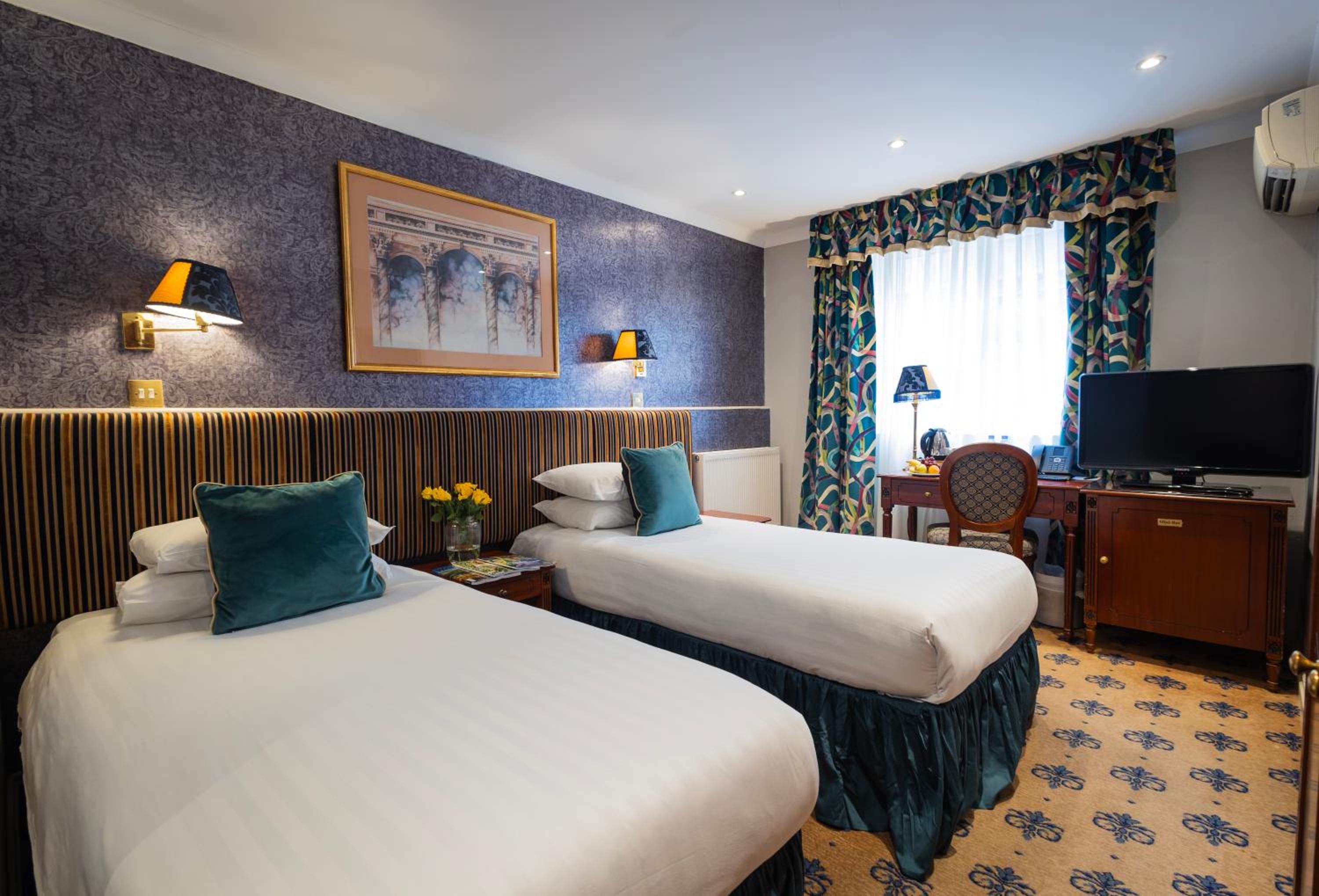 Superior Double or Twin Room photo 3