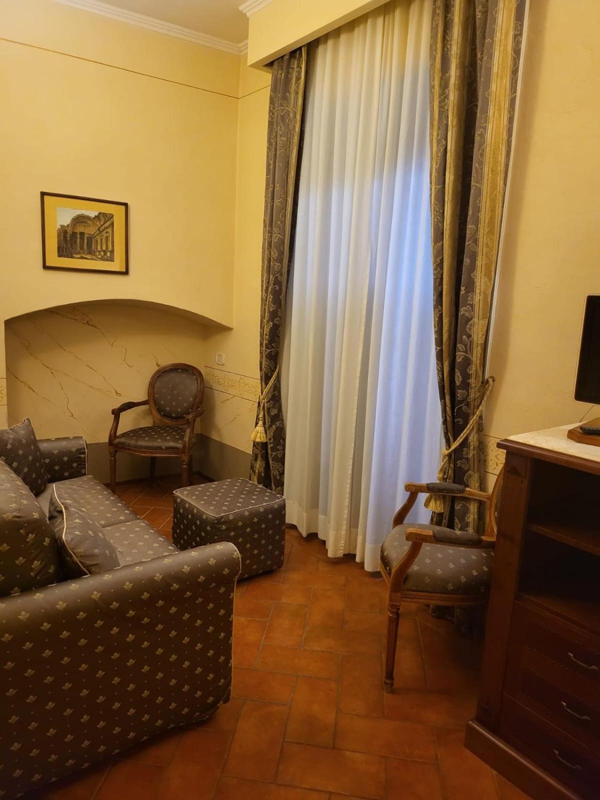 Suite - Photo 2