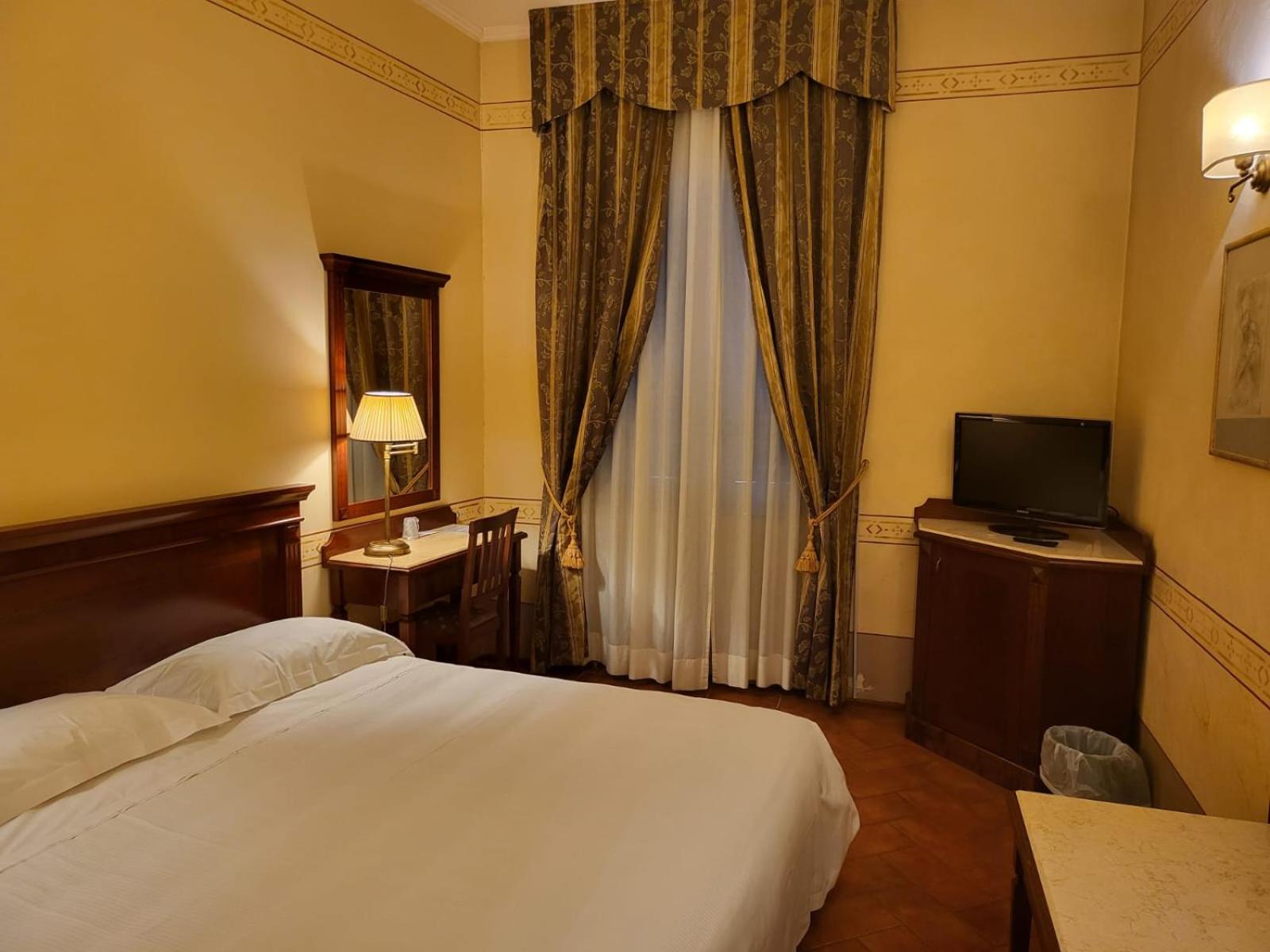 Double Room - Photo 5