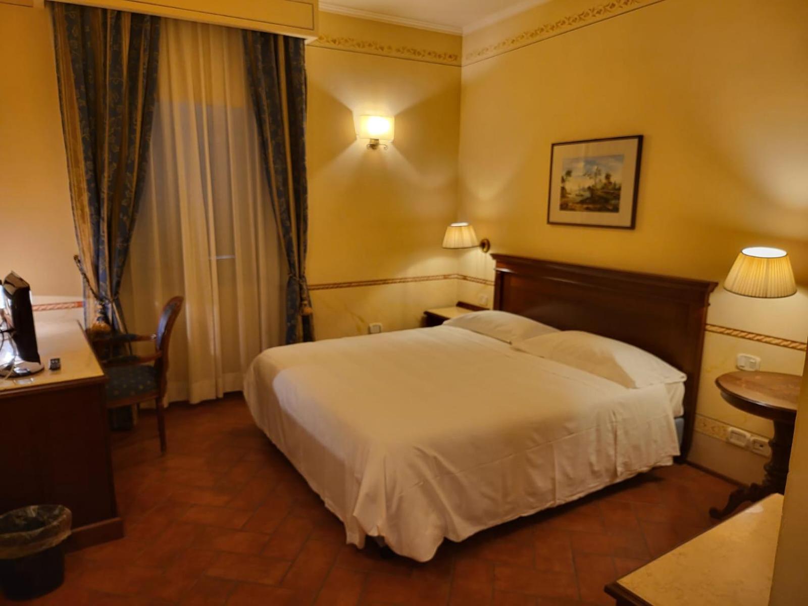 Double Room - Photo 4