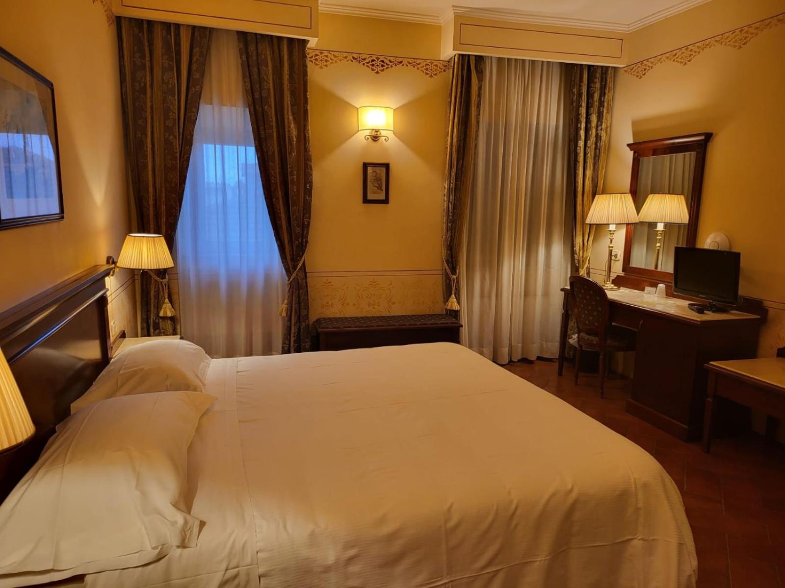 Double Room - Photo 3