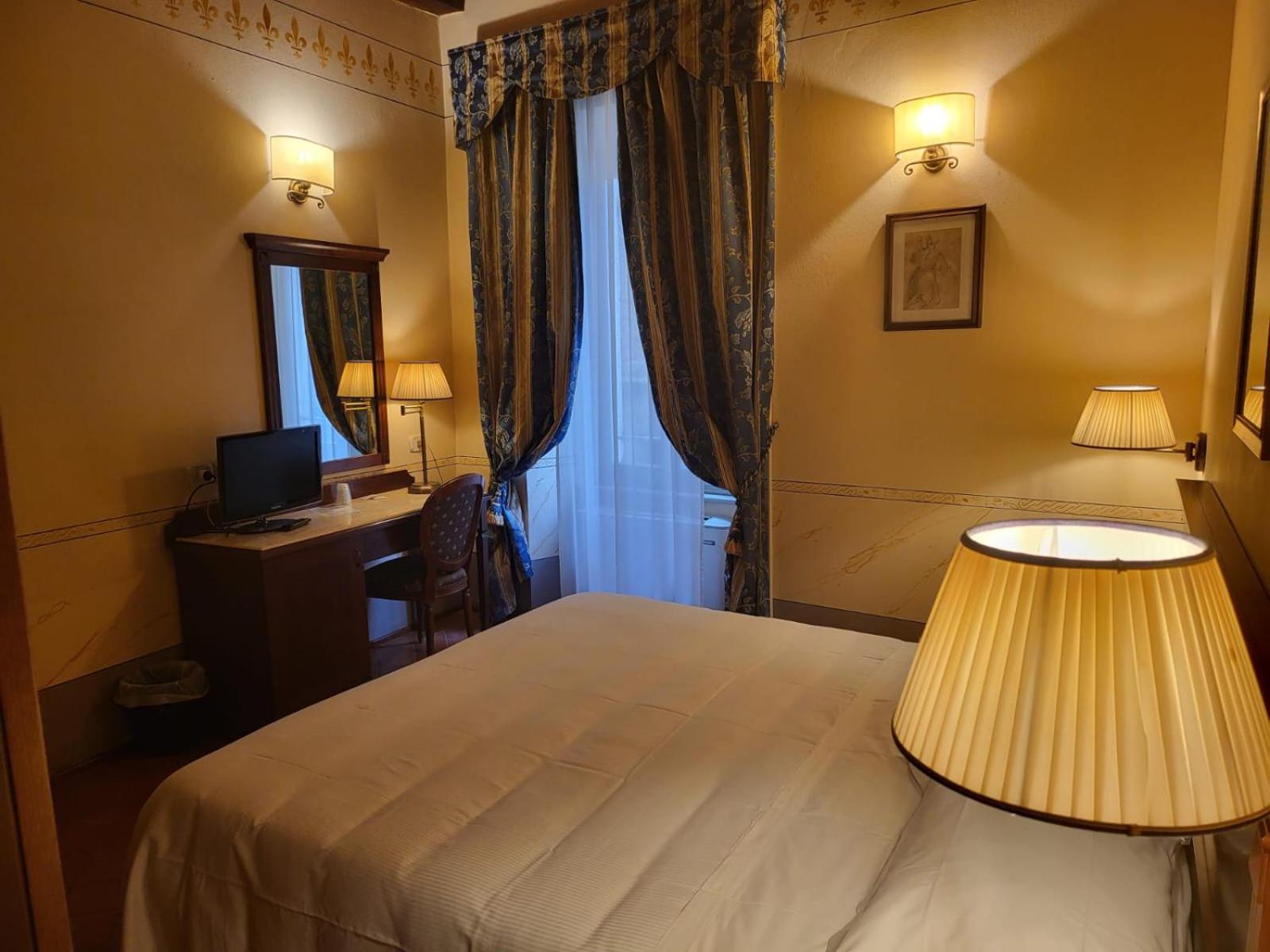 Double Room - Photo 6