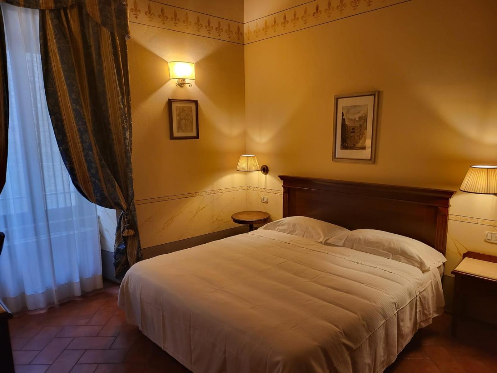 Double Room - Photo 7