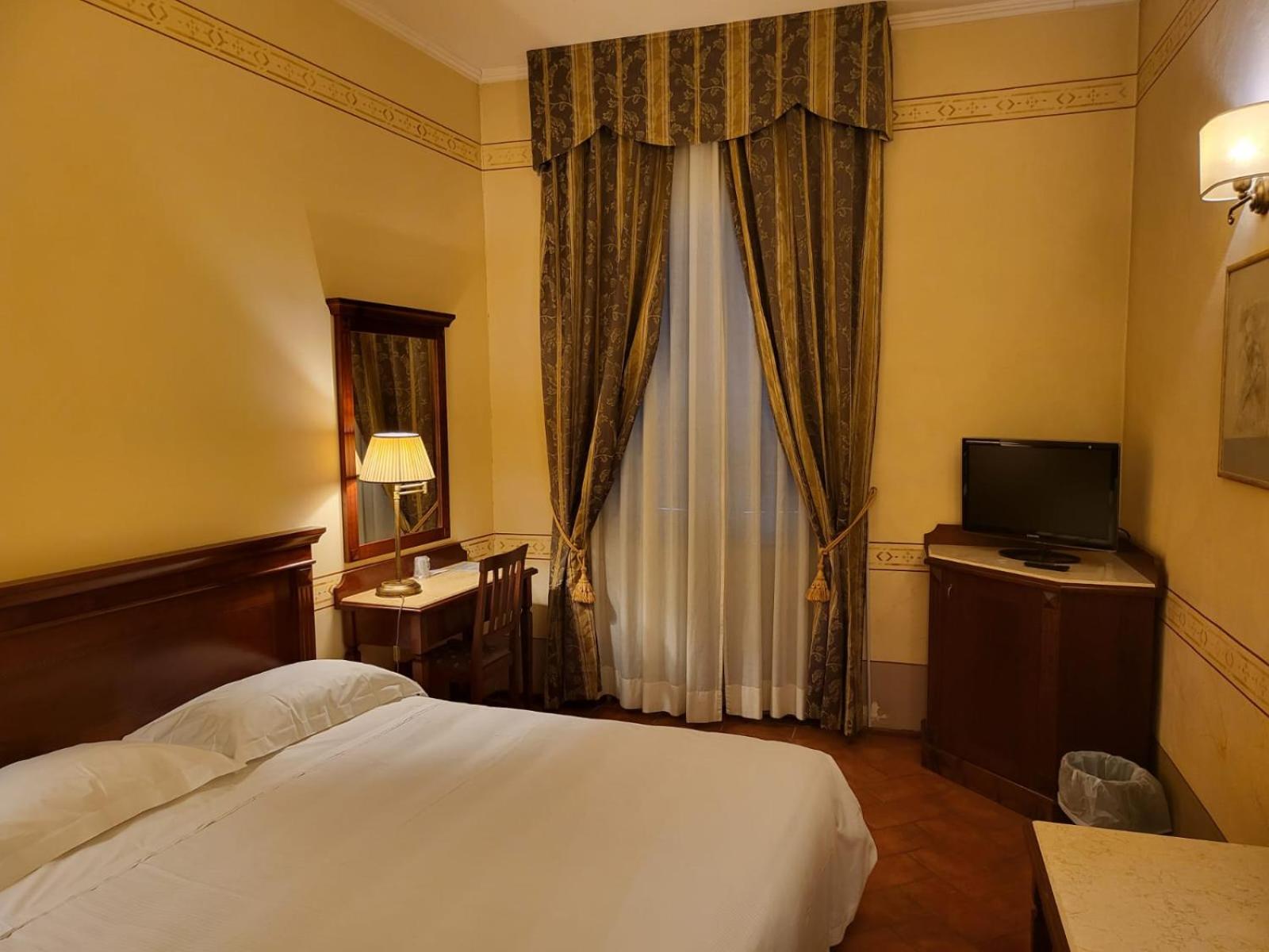 Double Room - Photo 8